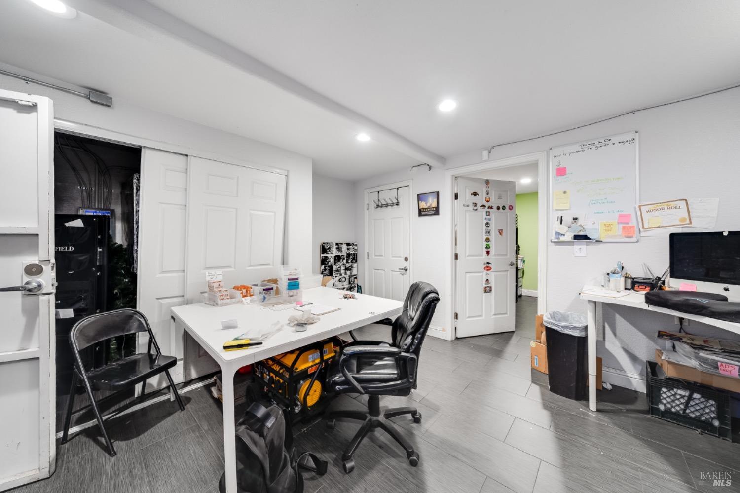 1966-1966 Broadway St