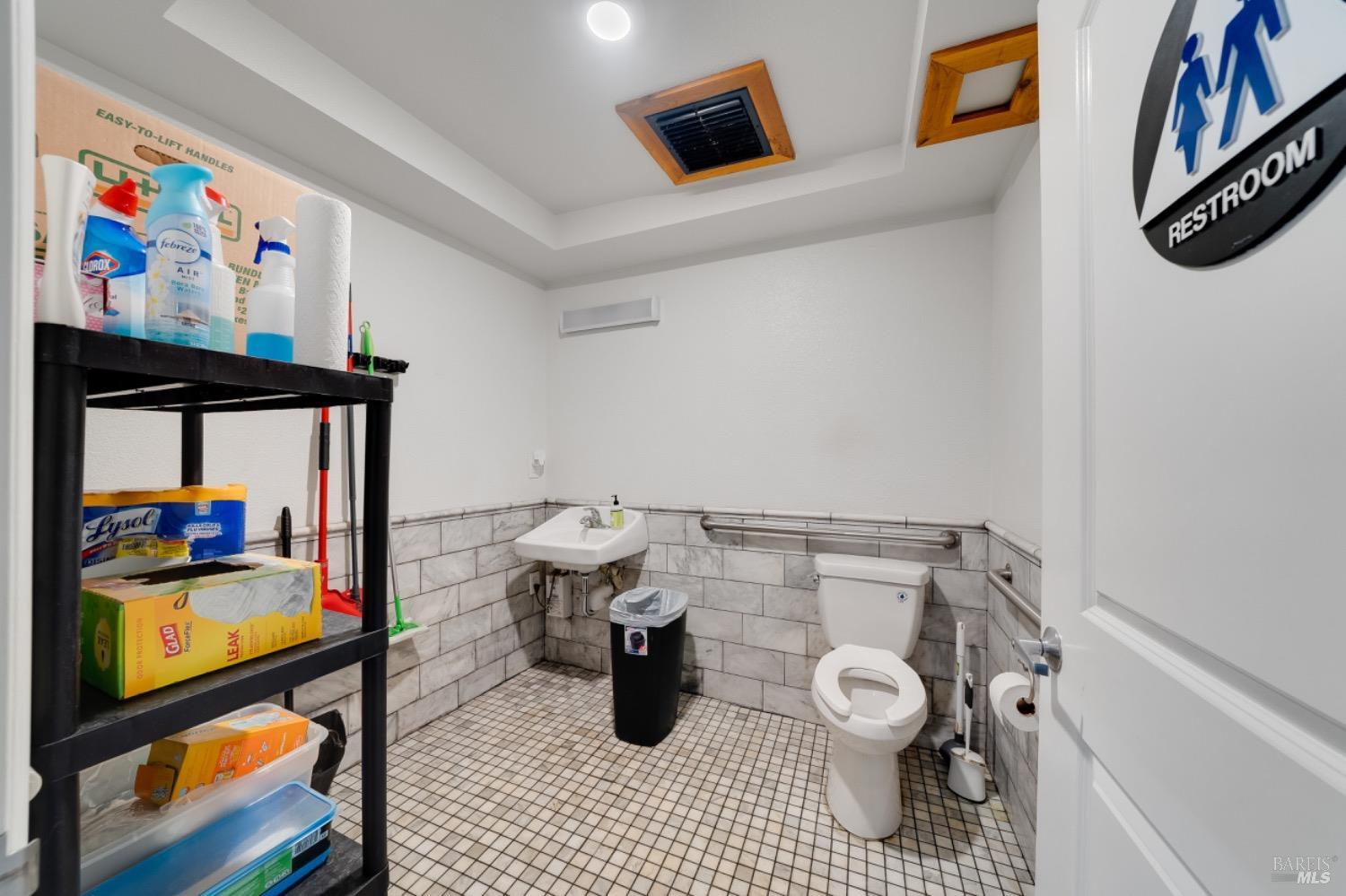 1966-1966 Broadway St