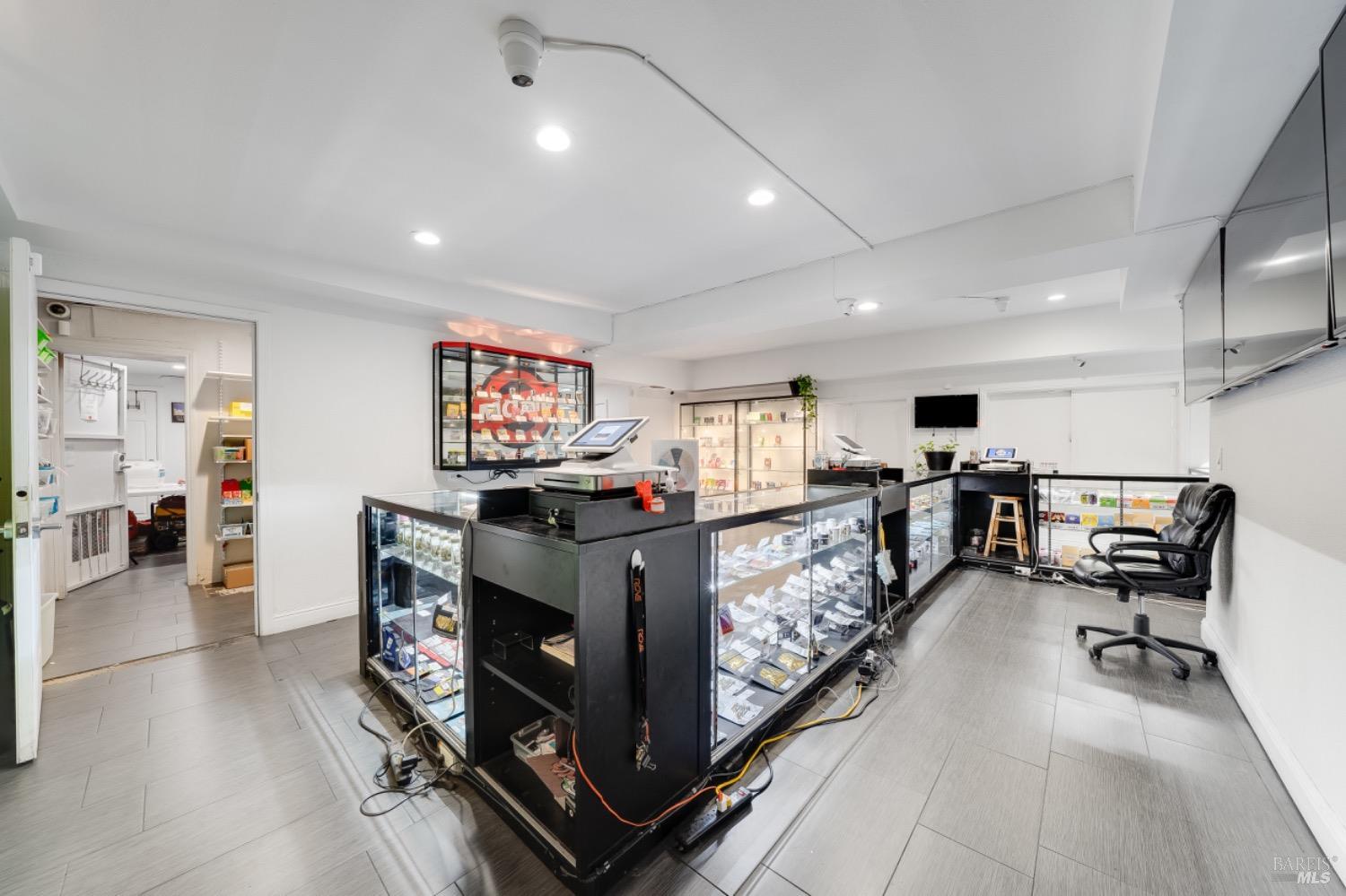 1966-1966 Broadway St