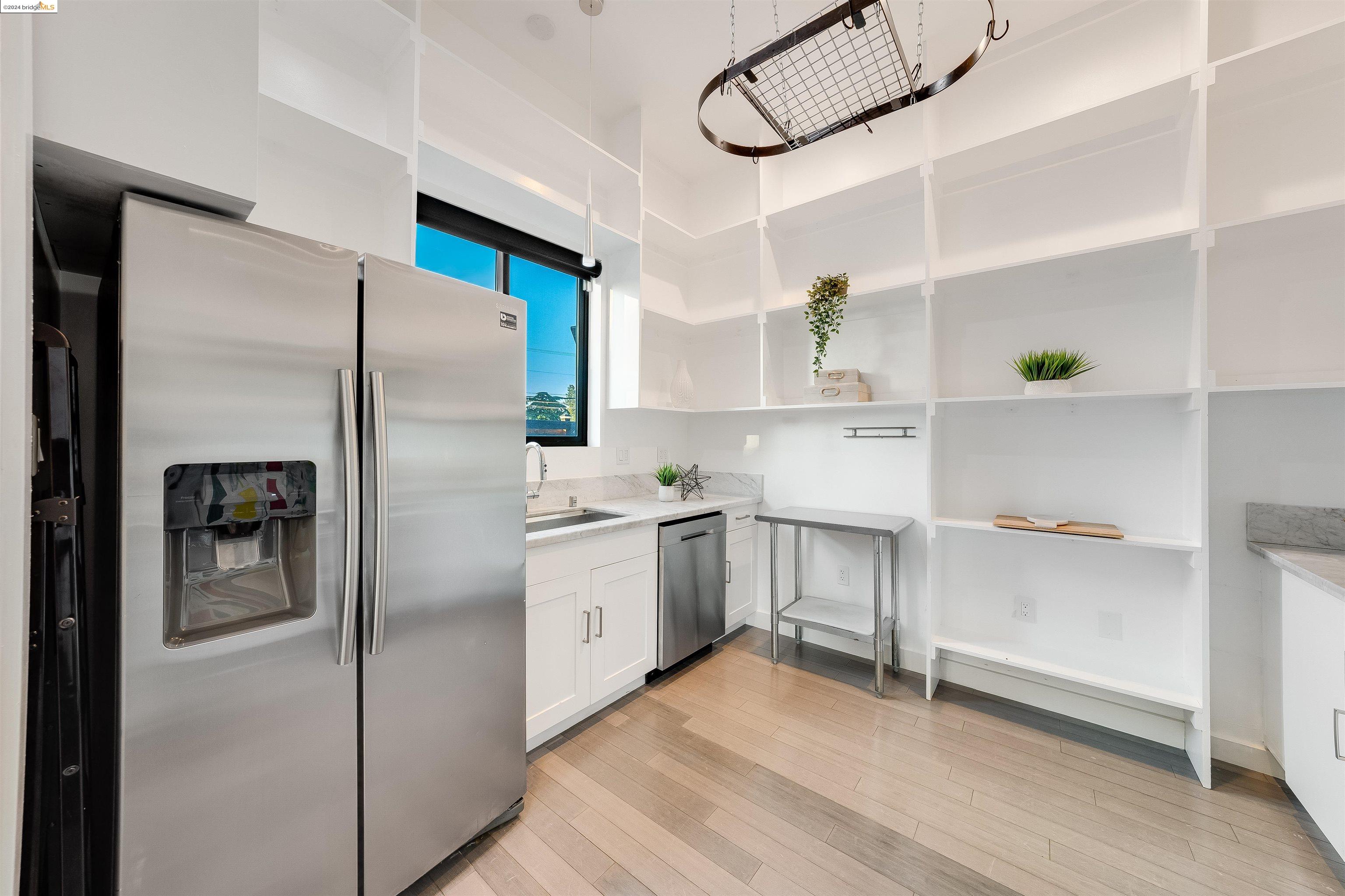 2591 Buena Vista Ave