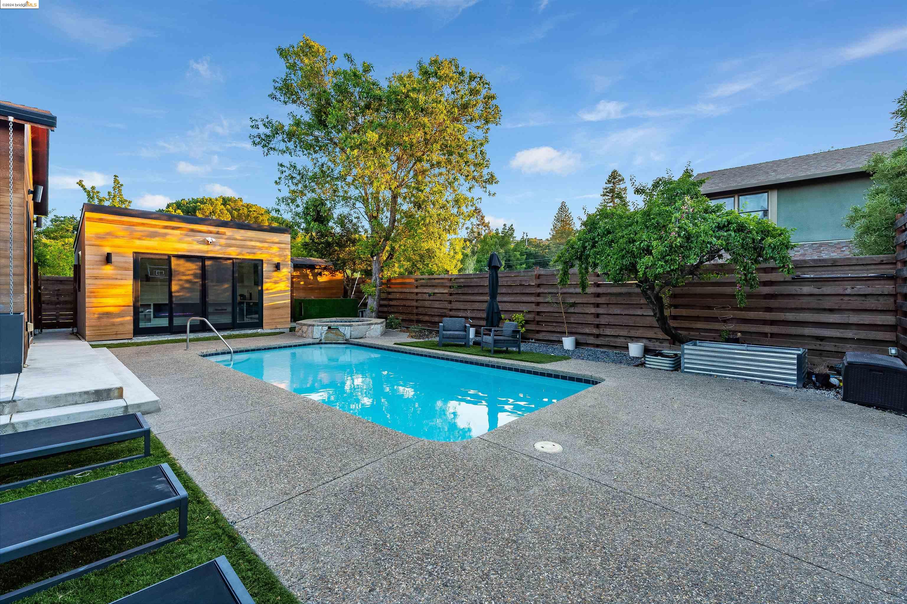 2591 Buena Vista Ave