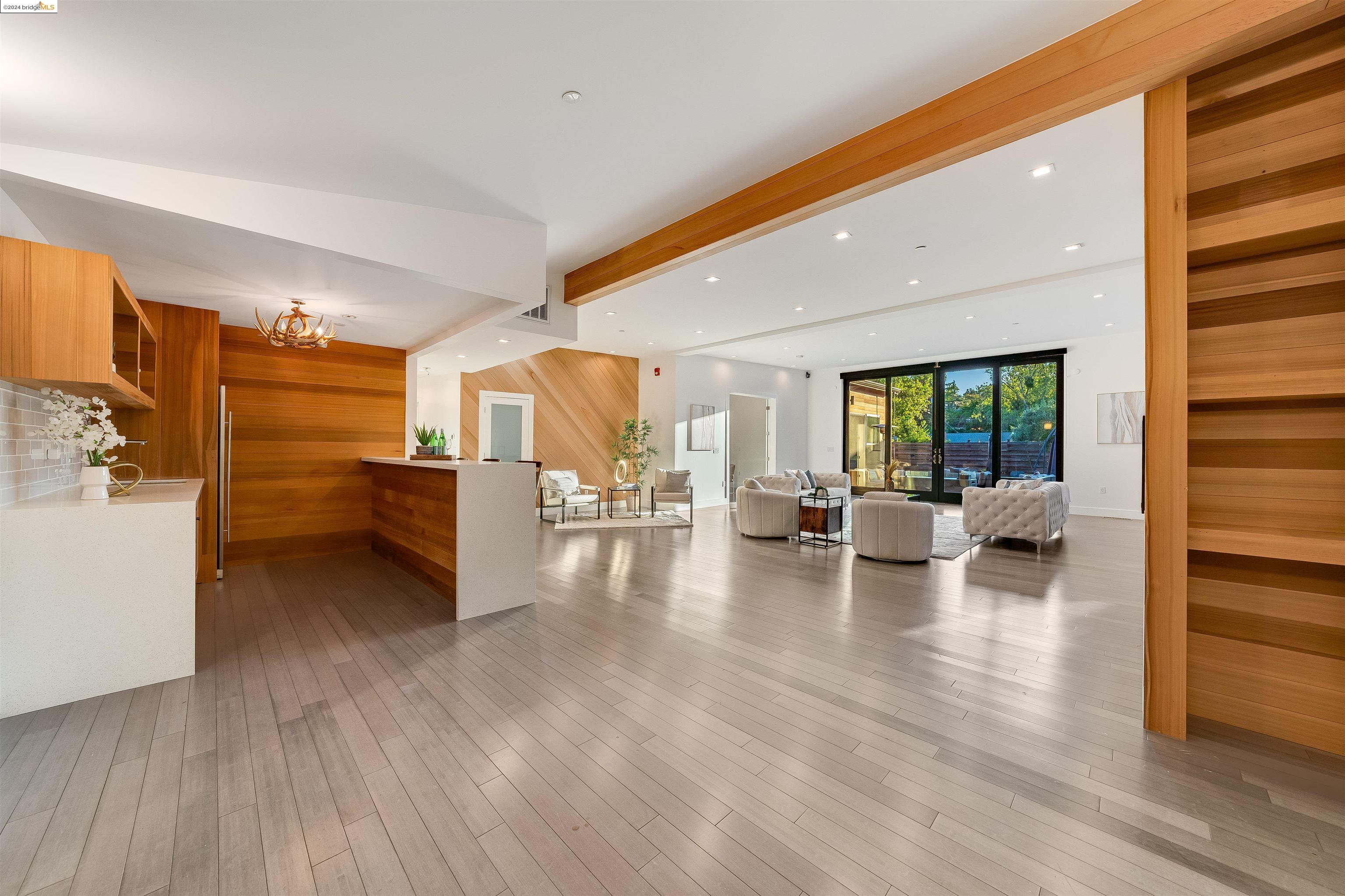 2591 Buena Vista Ave