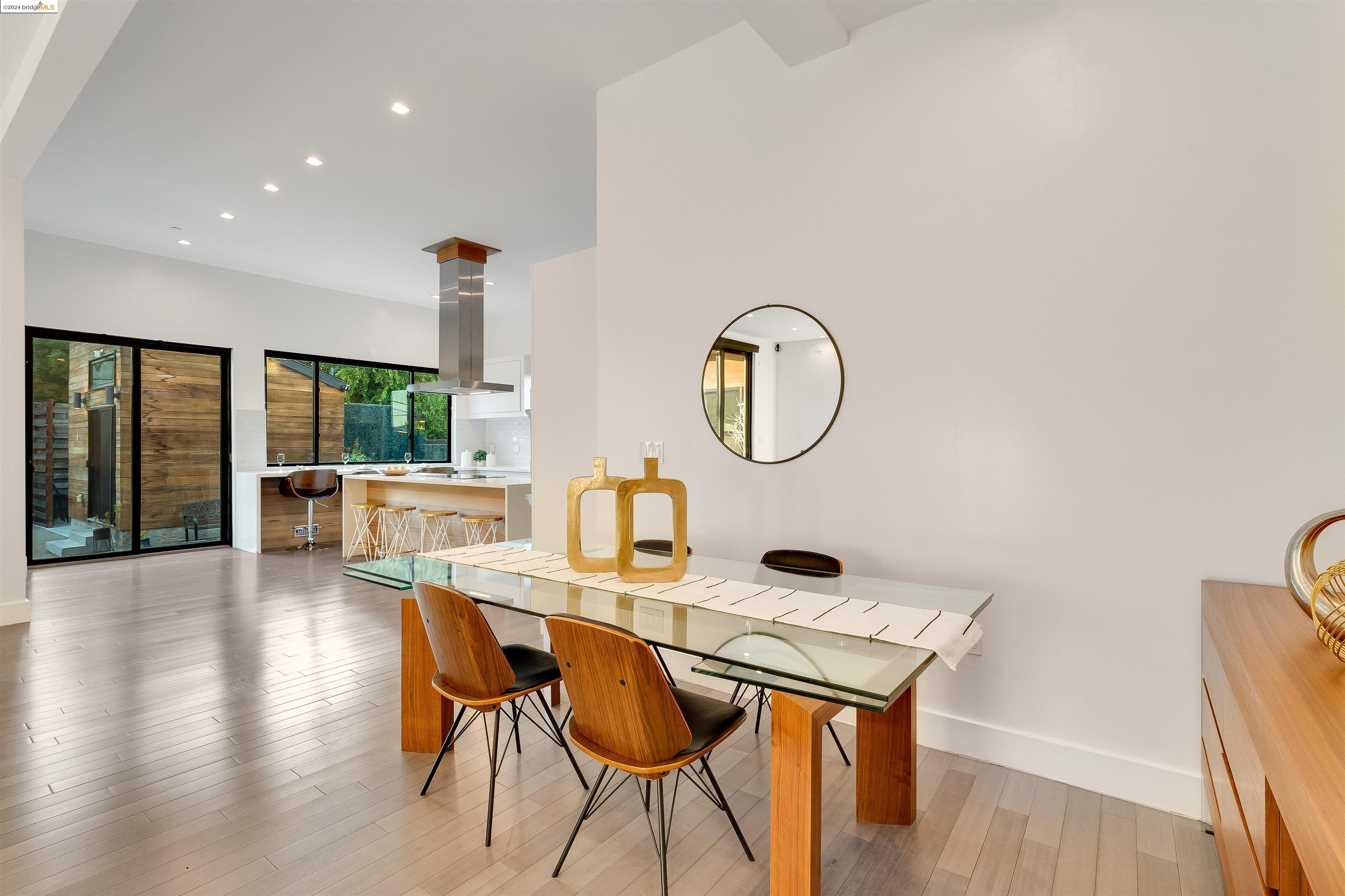 2591 Buena Vista Ave