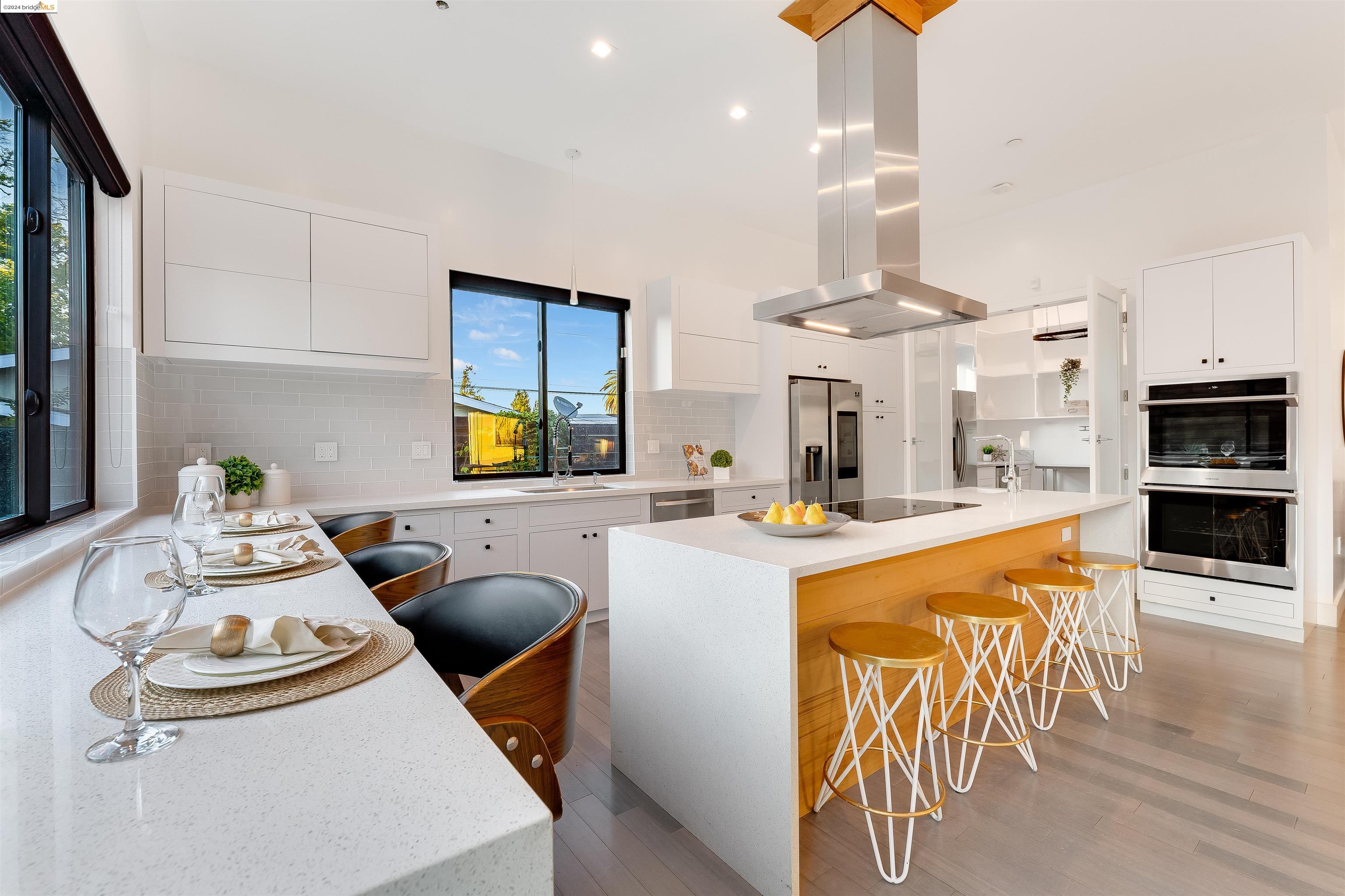 2591 Buena Vista Ave