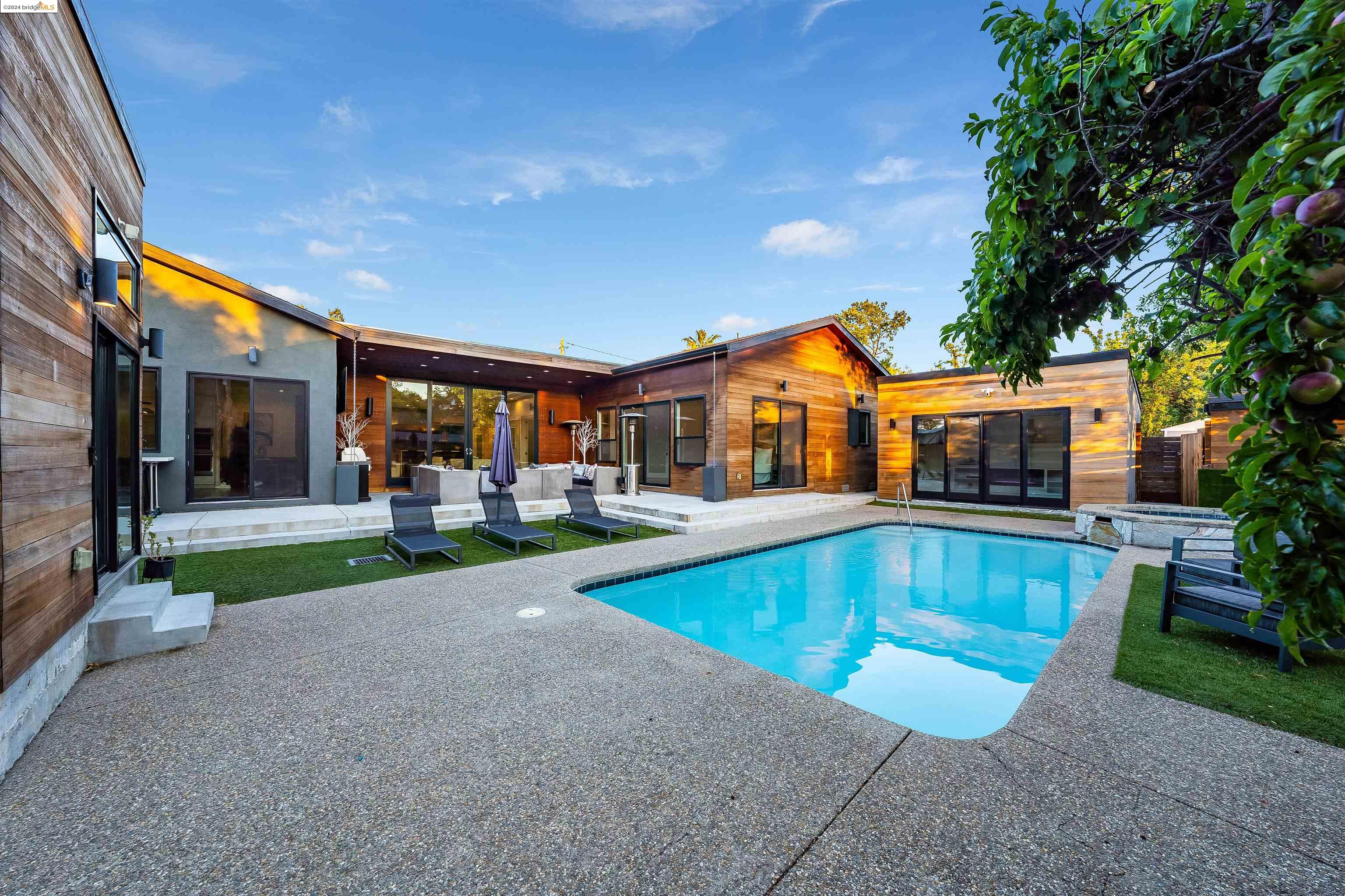 2591 Buena Vista Ave