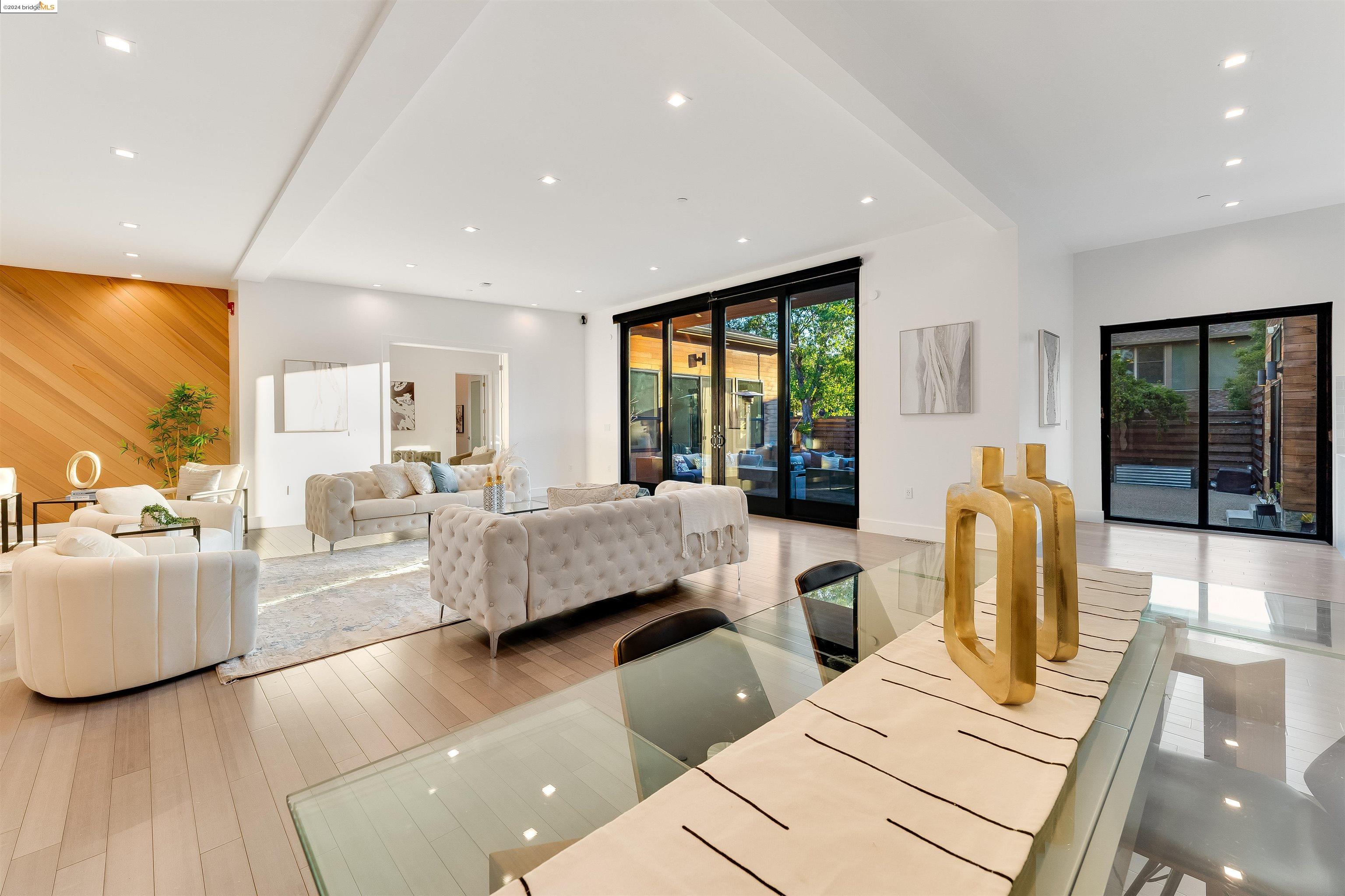 2591 Buena Vista Ave