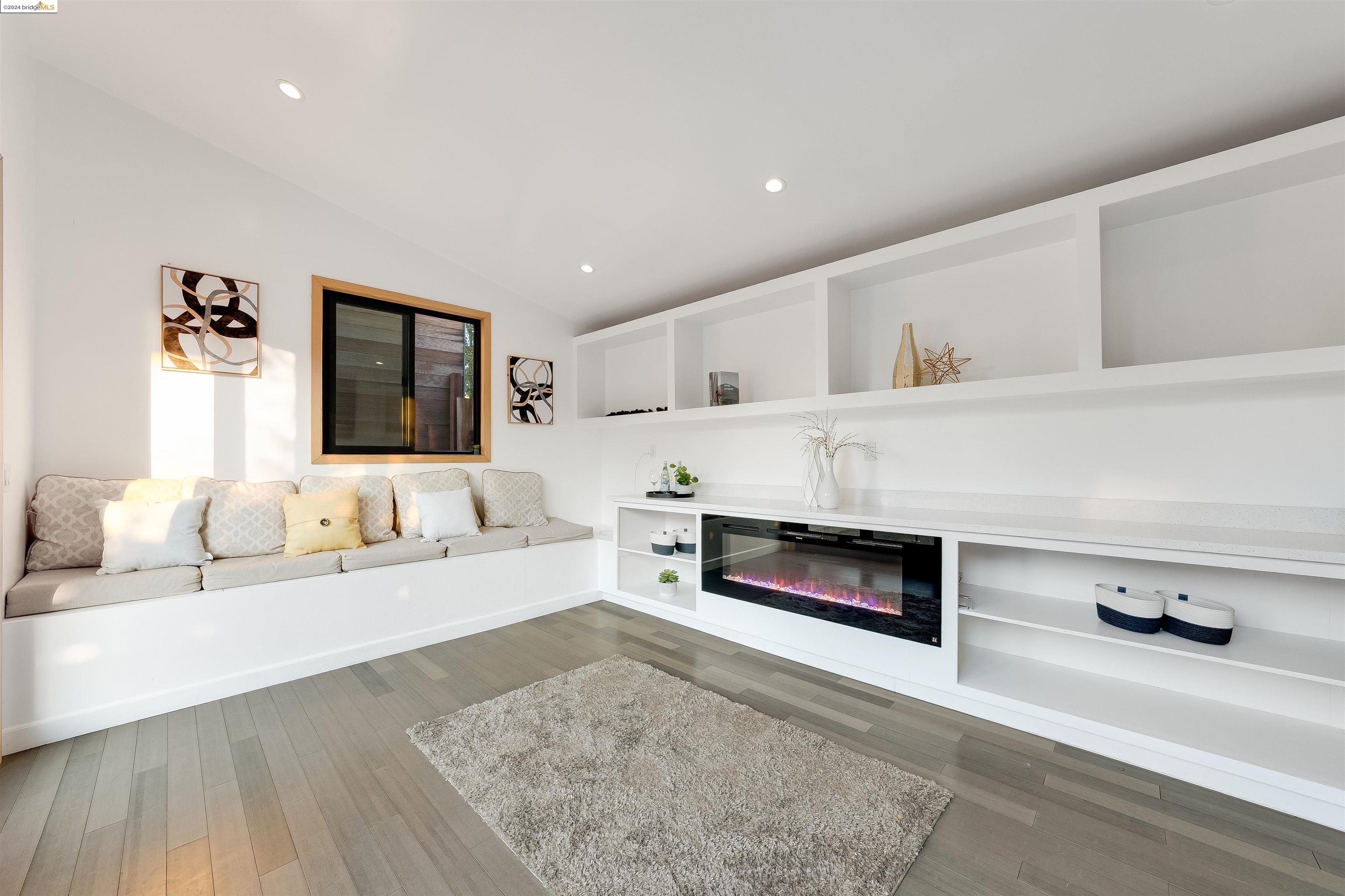 2591 Buena Vista Ave