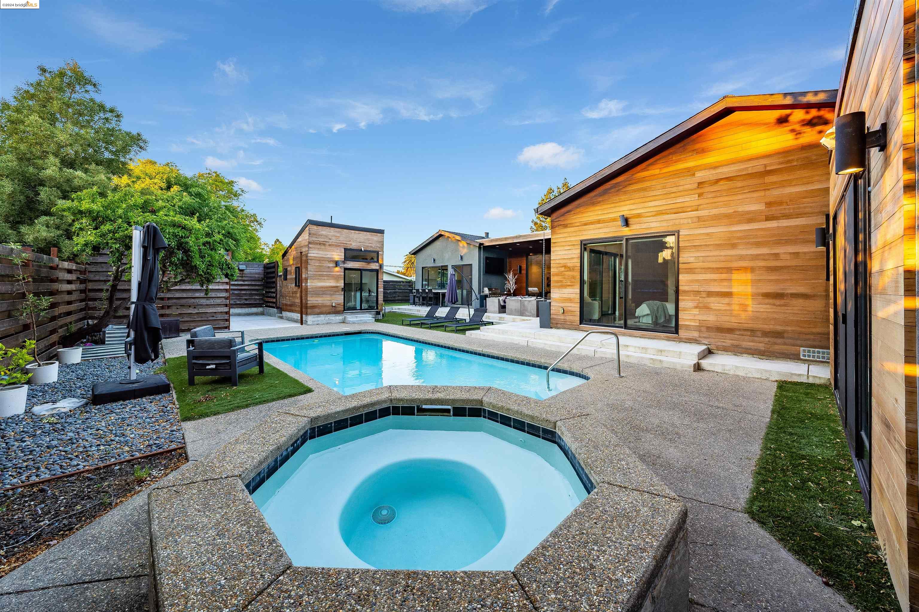 2591 Buena Vista Ave