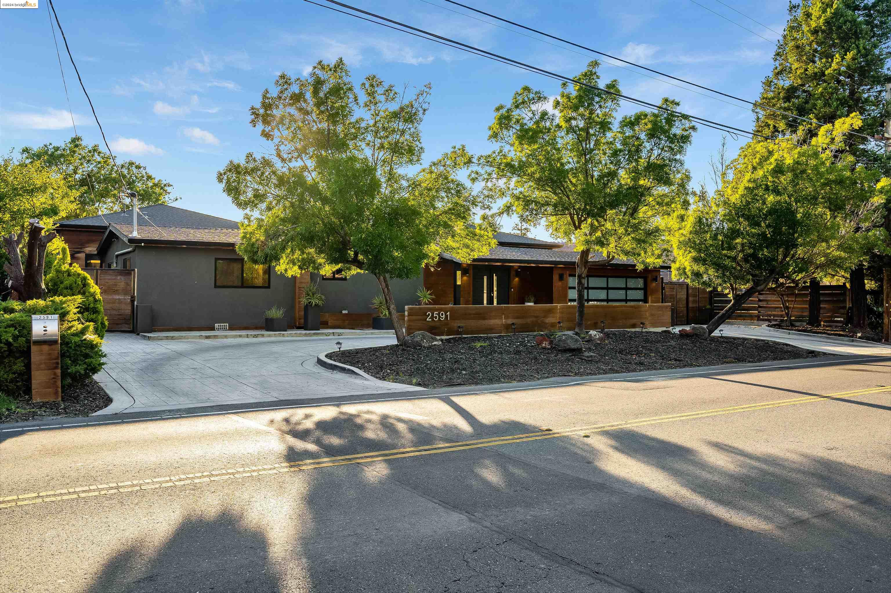 2591 Buena Vista Ave