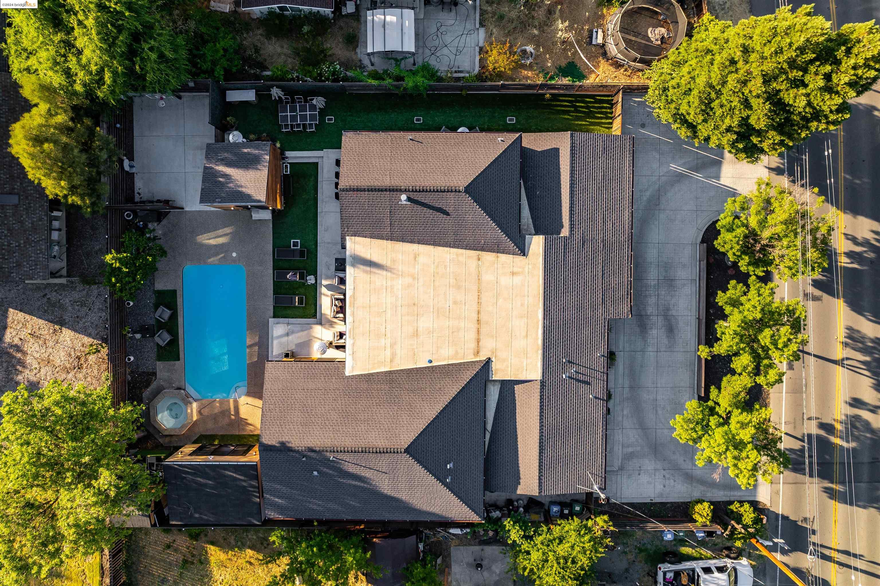 2591 Buena Vista Ave