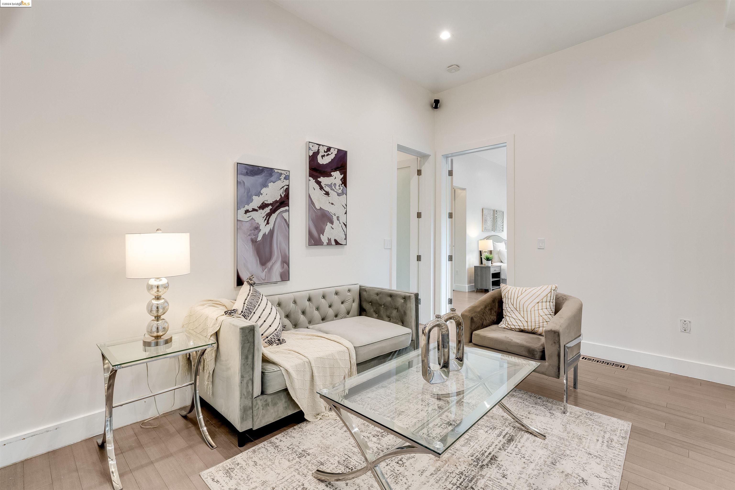 2591 Buena Vista Ave