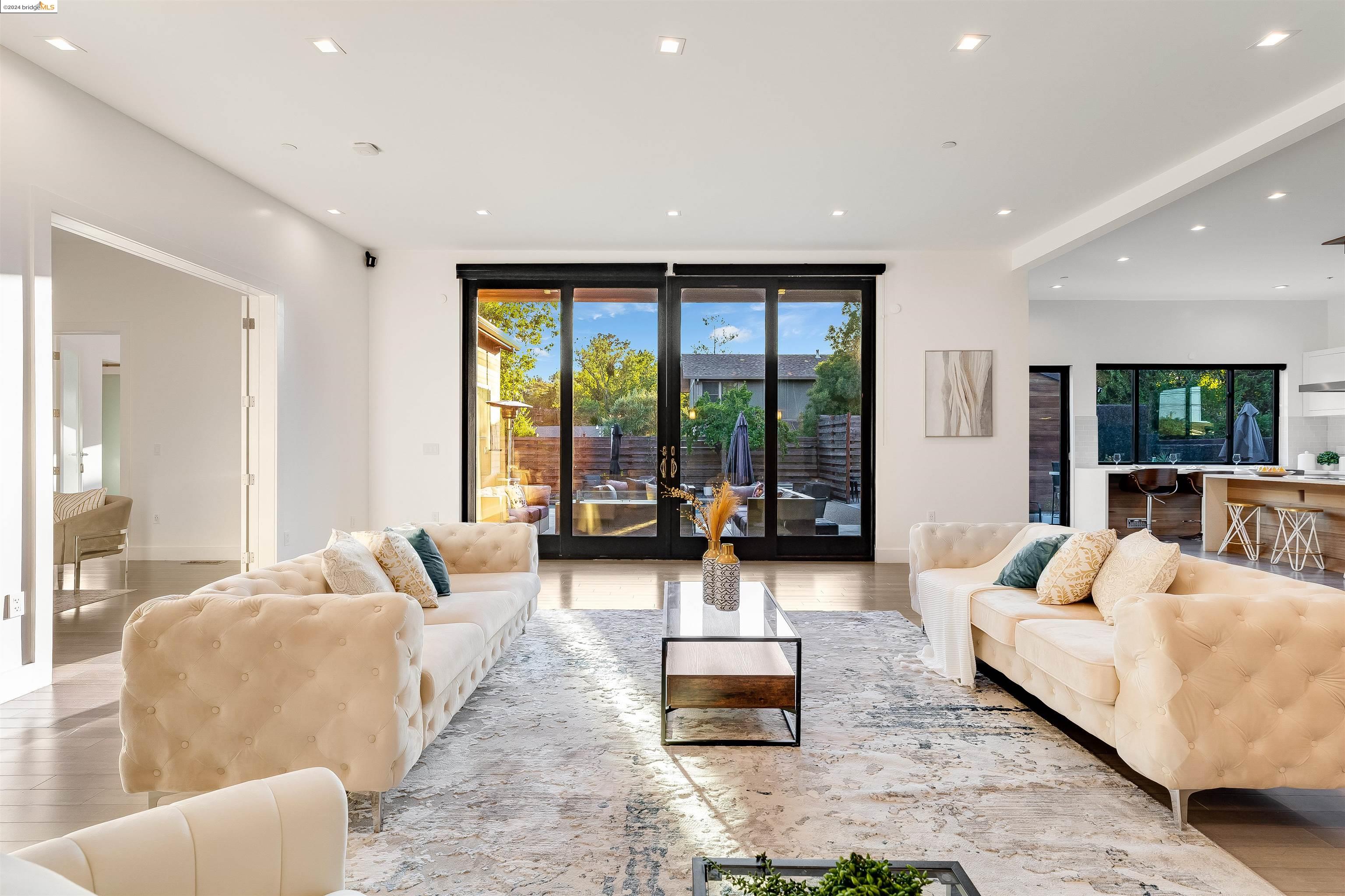 2591 Buena Vista Ave