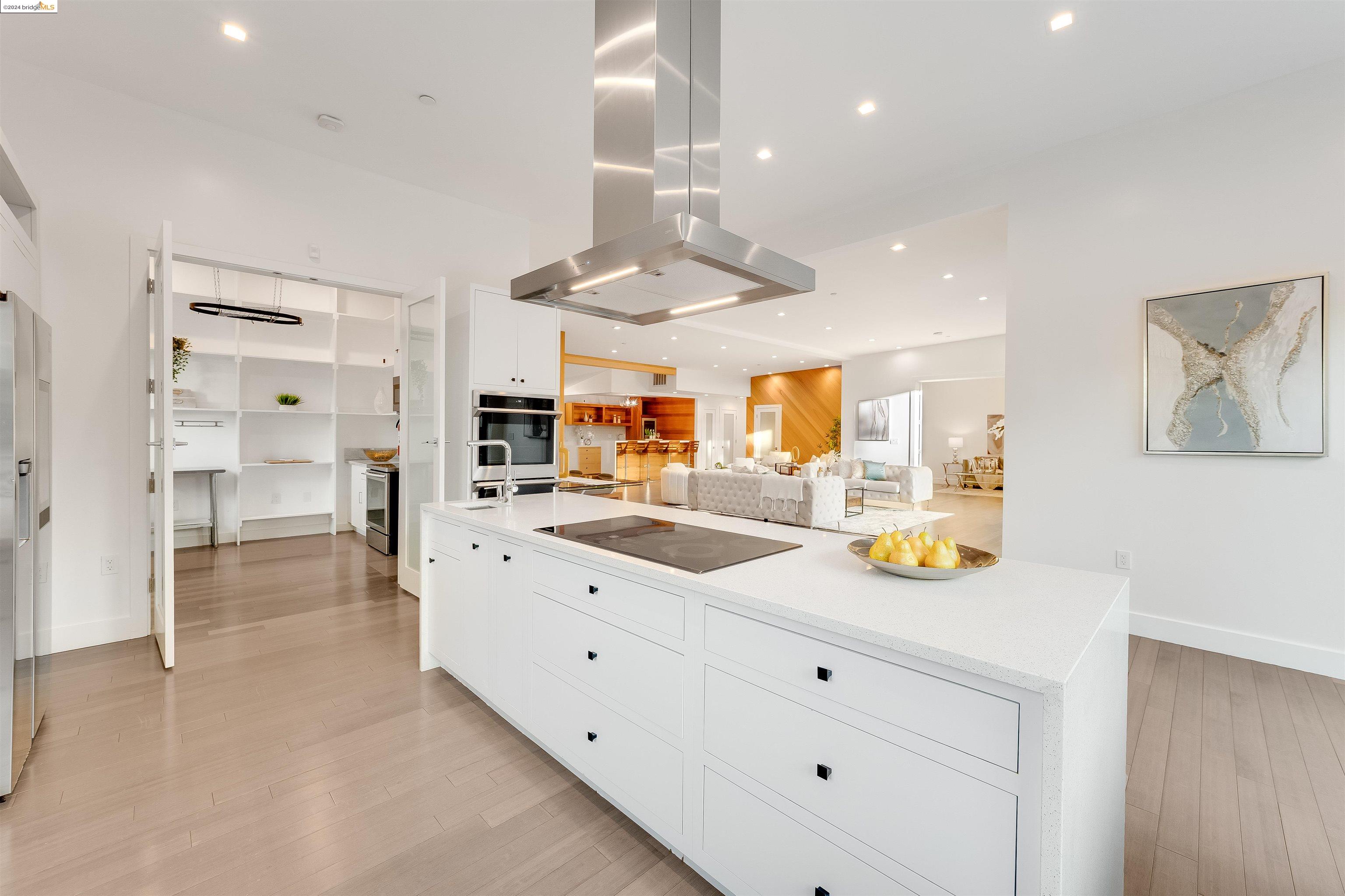 2591 Buena Vista Ave