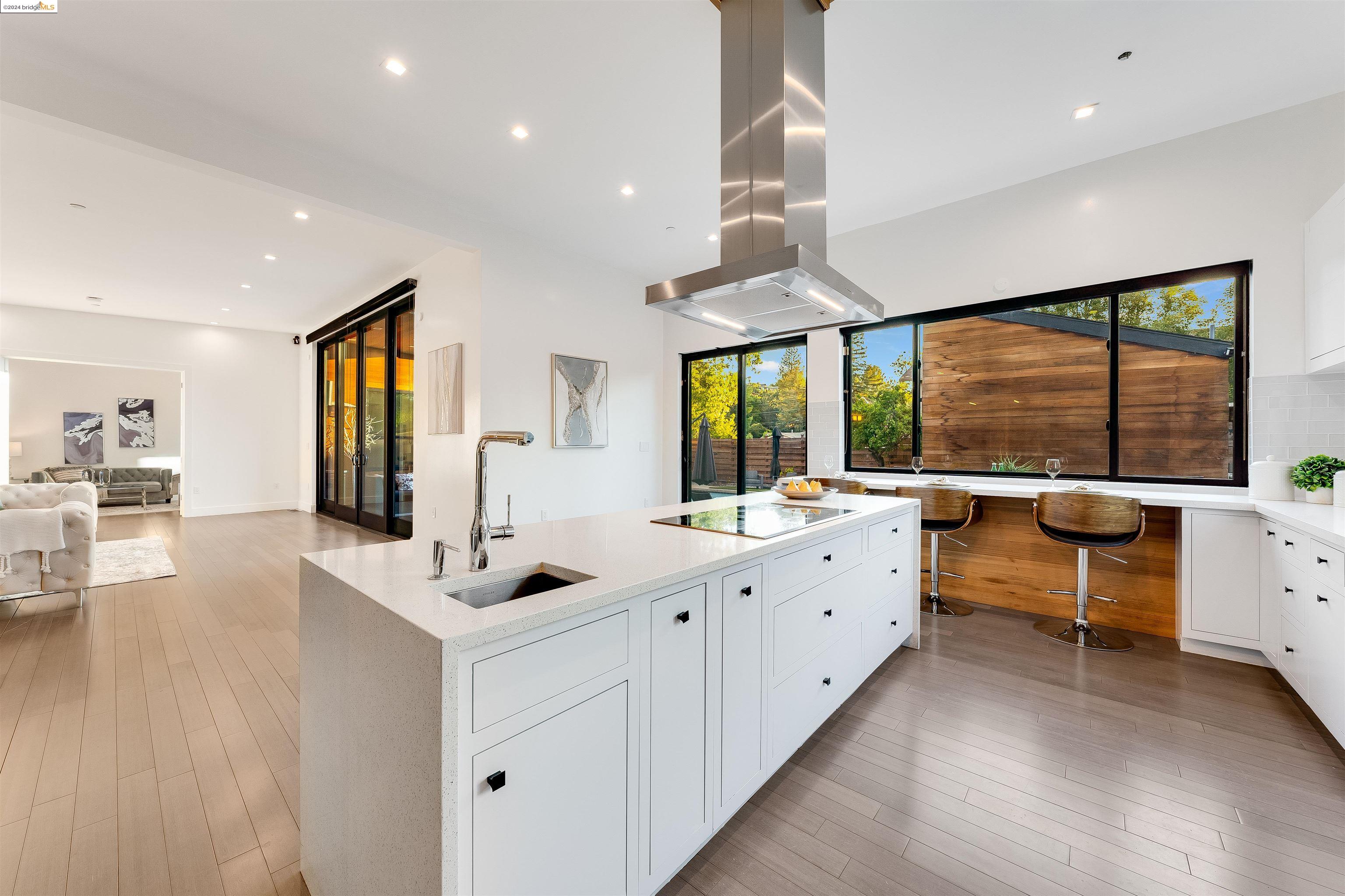 2591 Buena Vista Ave