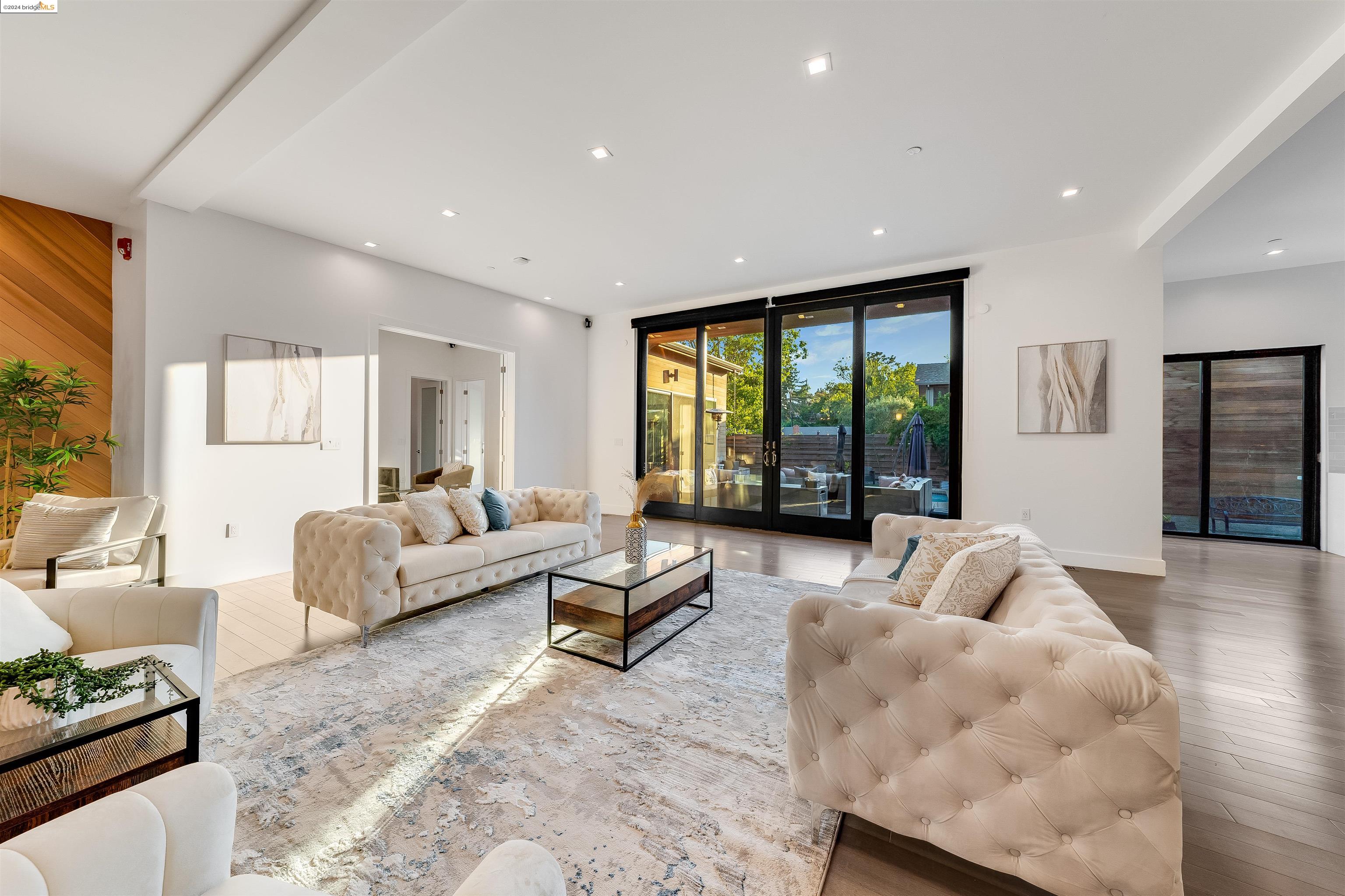 2591 Buena Vista Ave