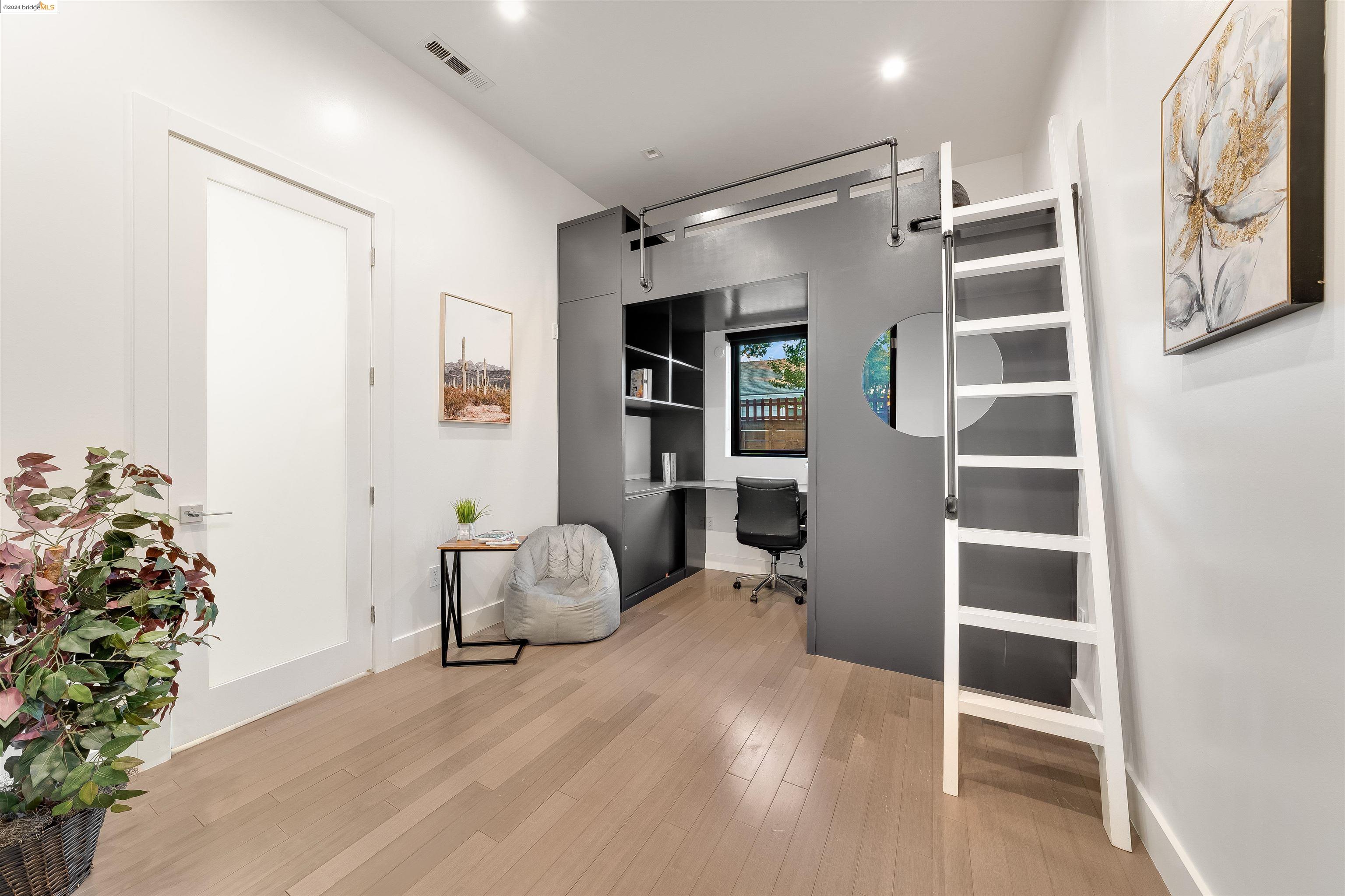 2591 Buena Vista Ave