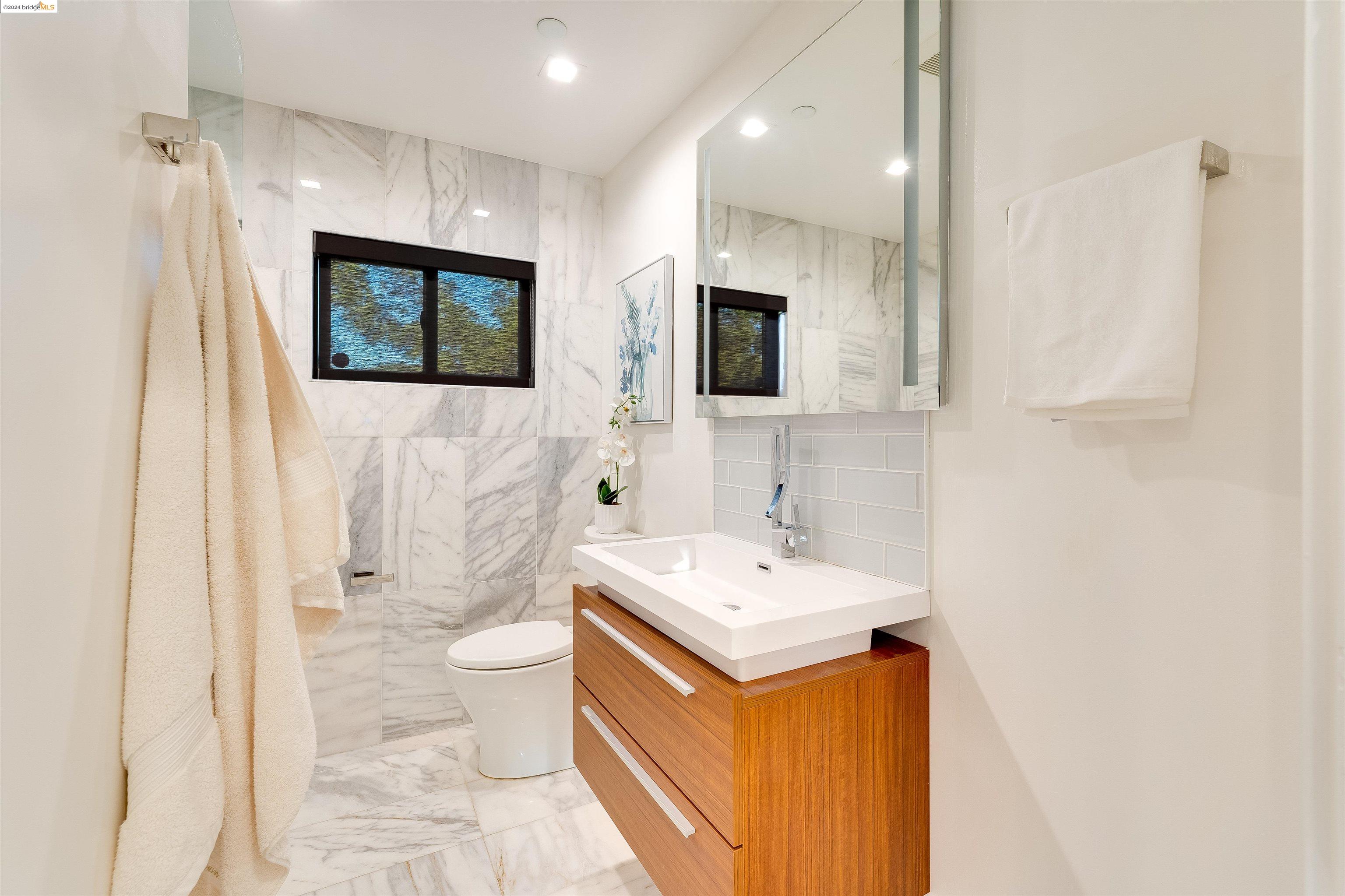 2591 Buena Vista Ave