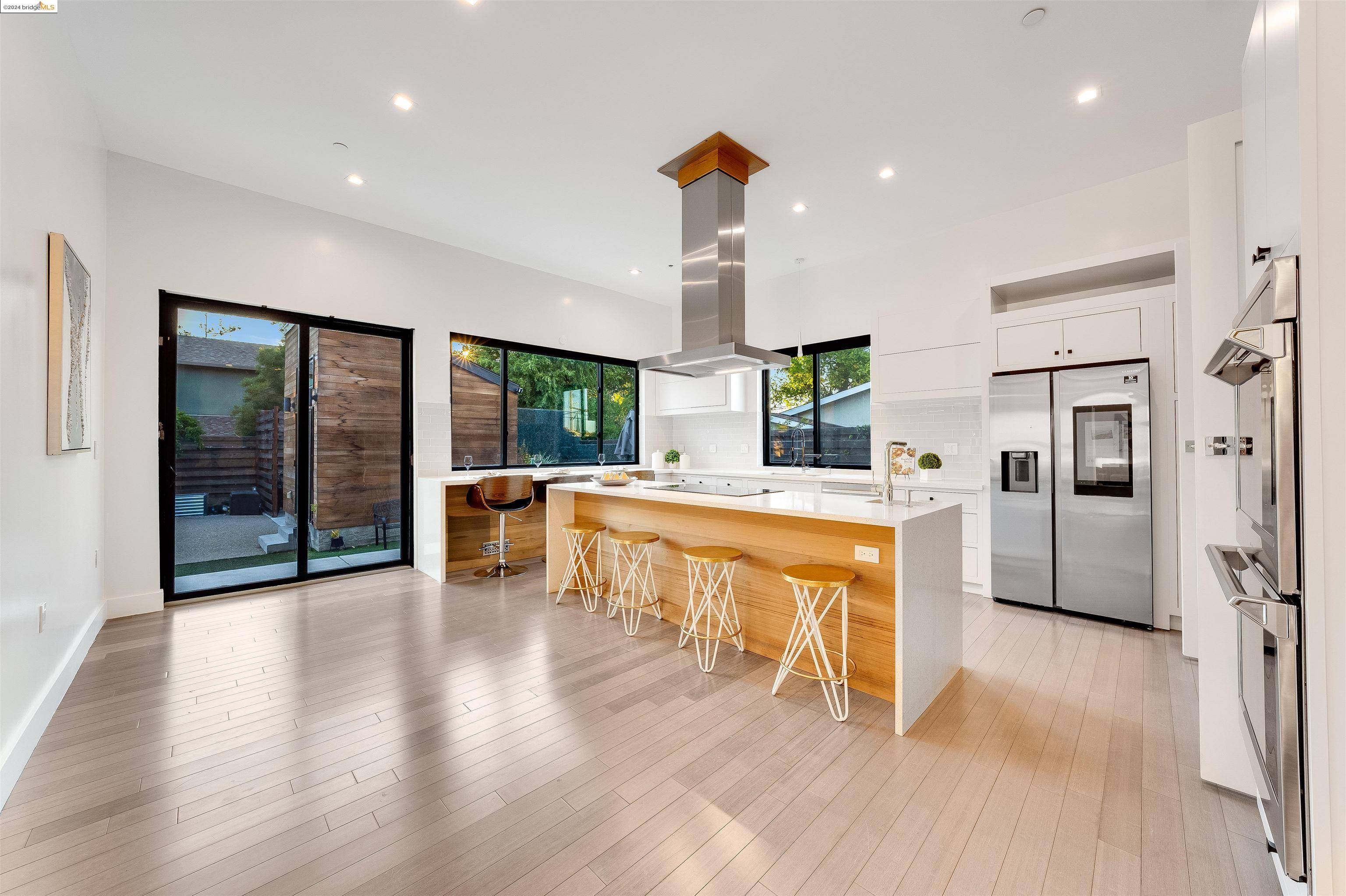 2591 Buena Vista Ave