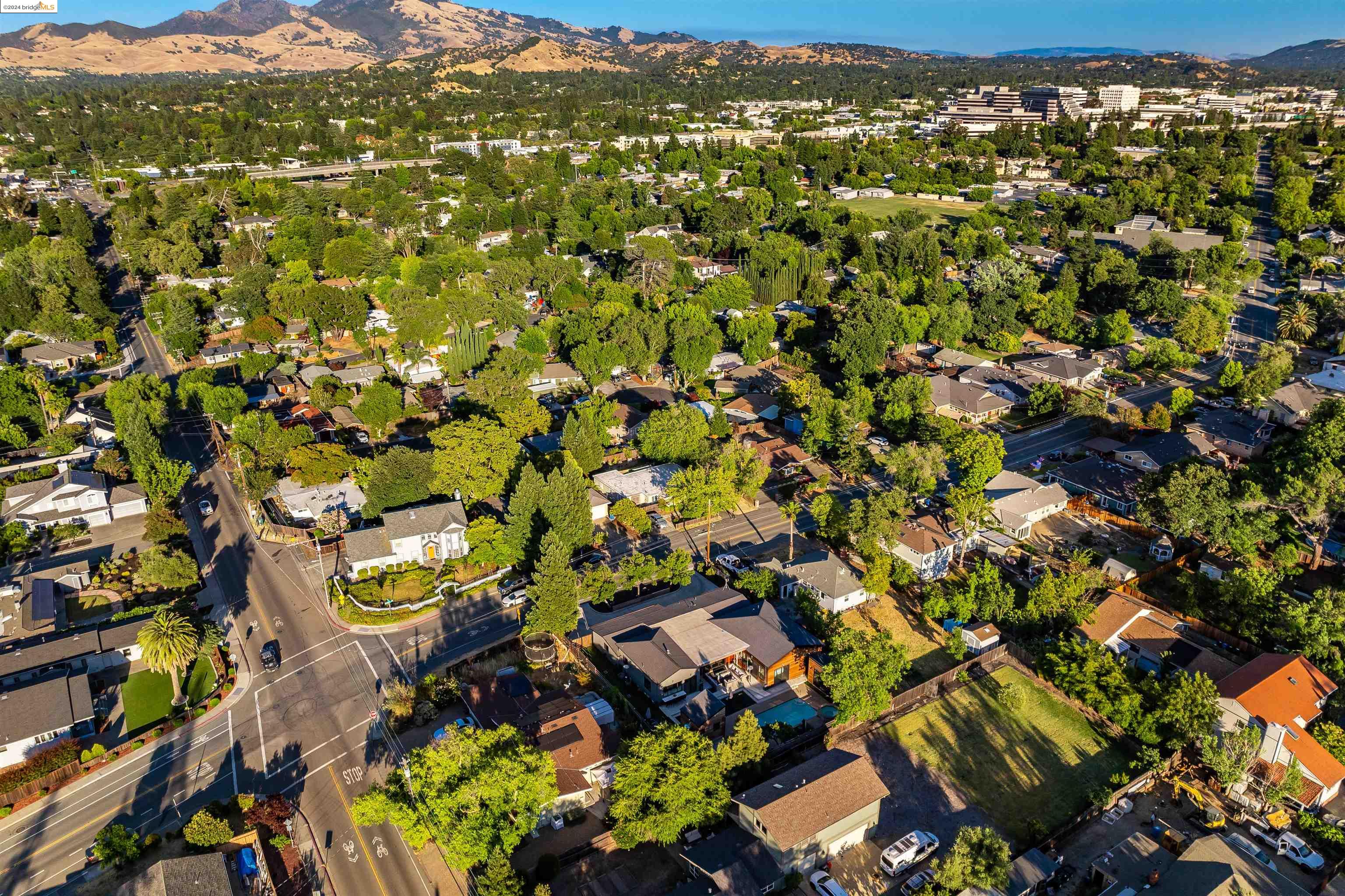 2591 Buena Vista Ave