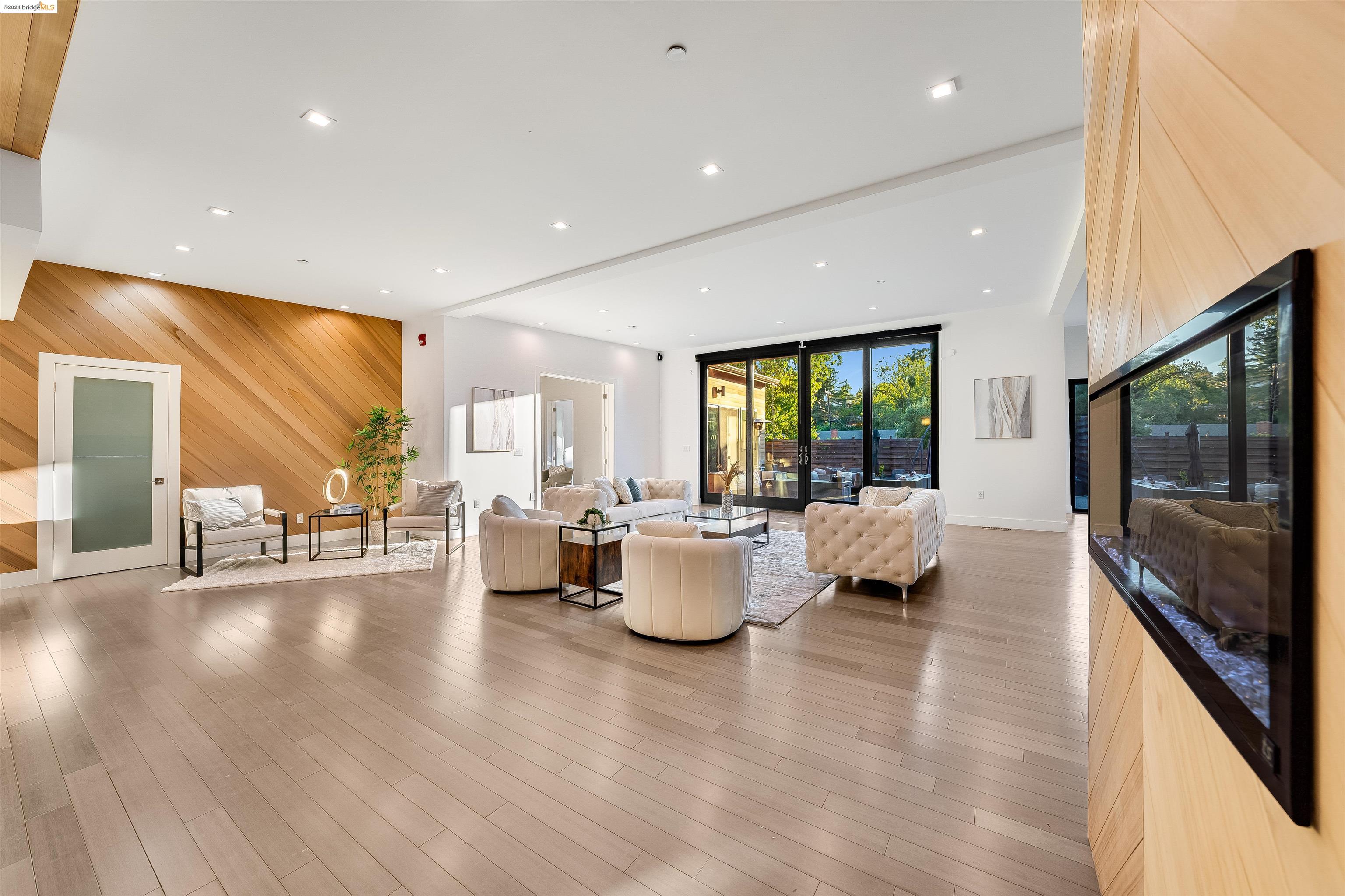 2591 Buena Vista Ave