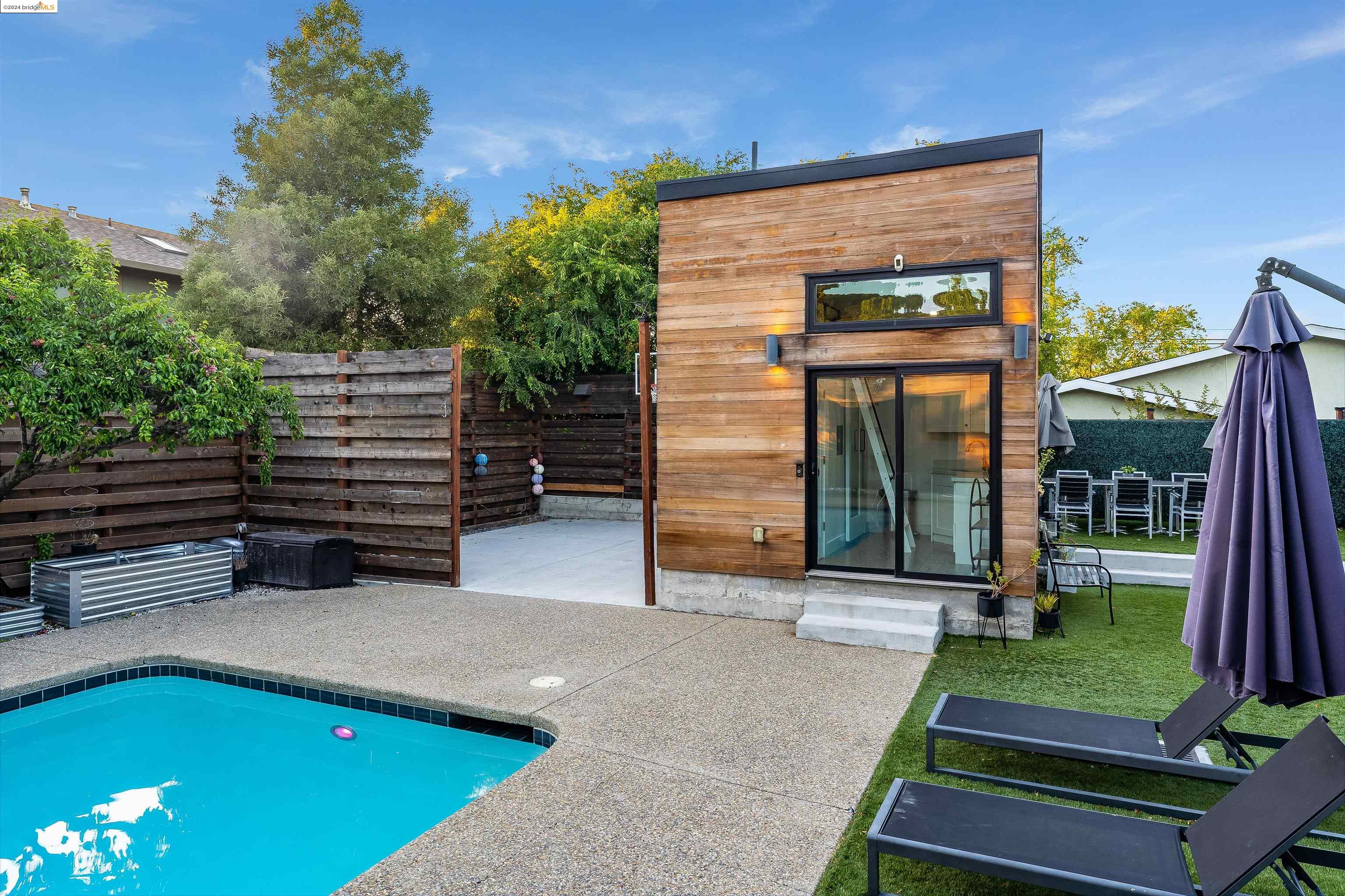 2591 Buena Vista Ave