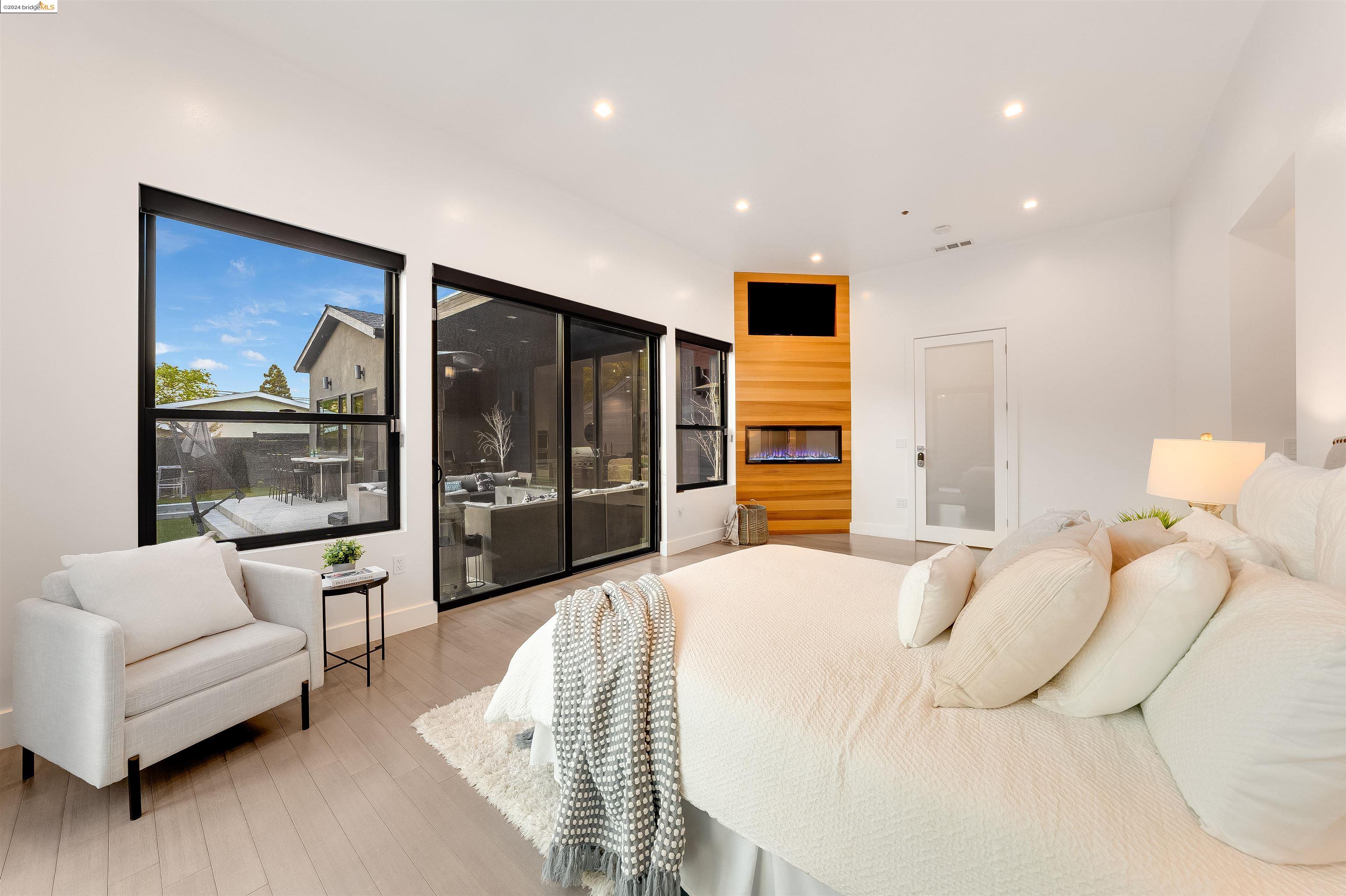 2591 Buena Vista Ave