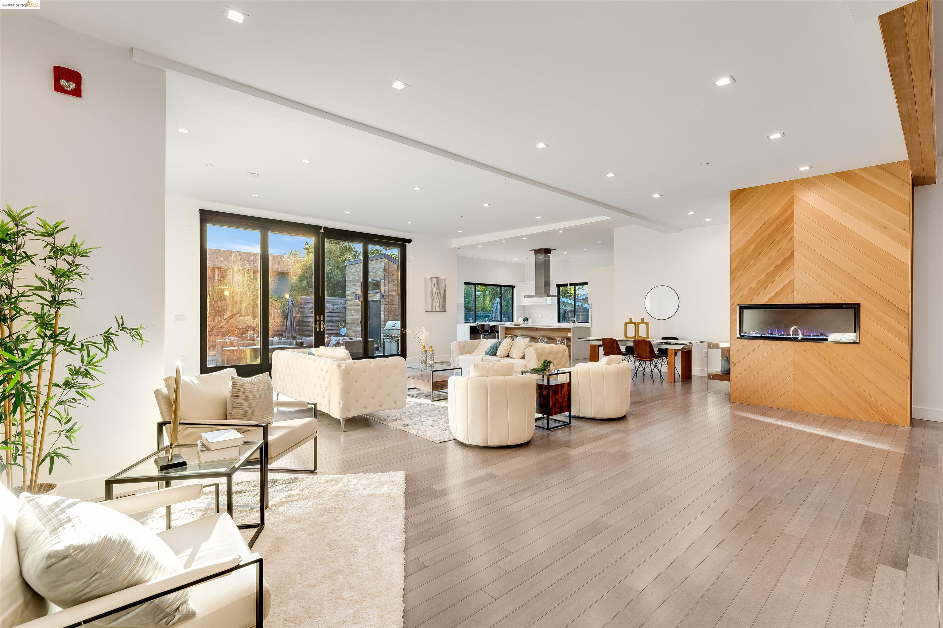 2591 Buena Vista Ave