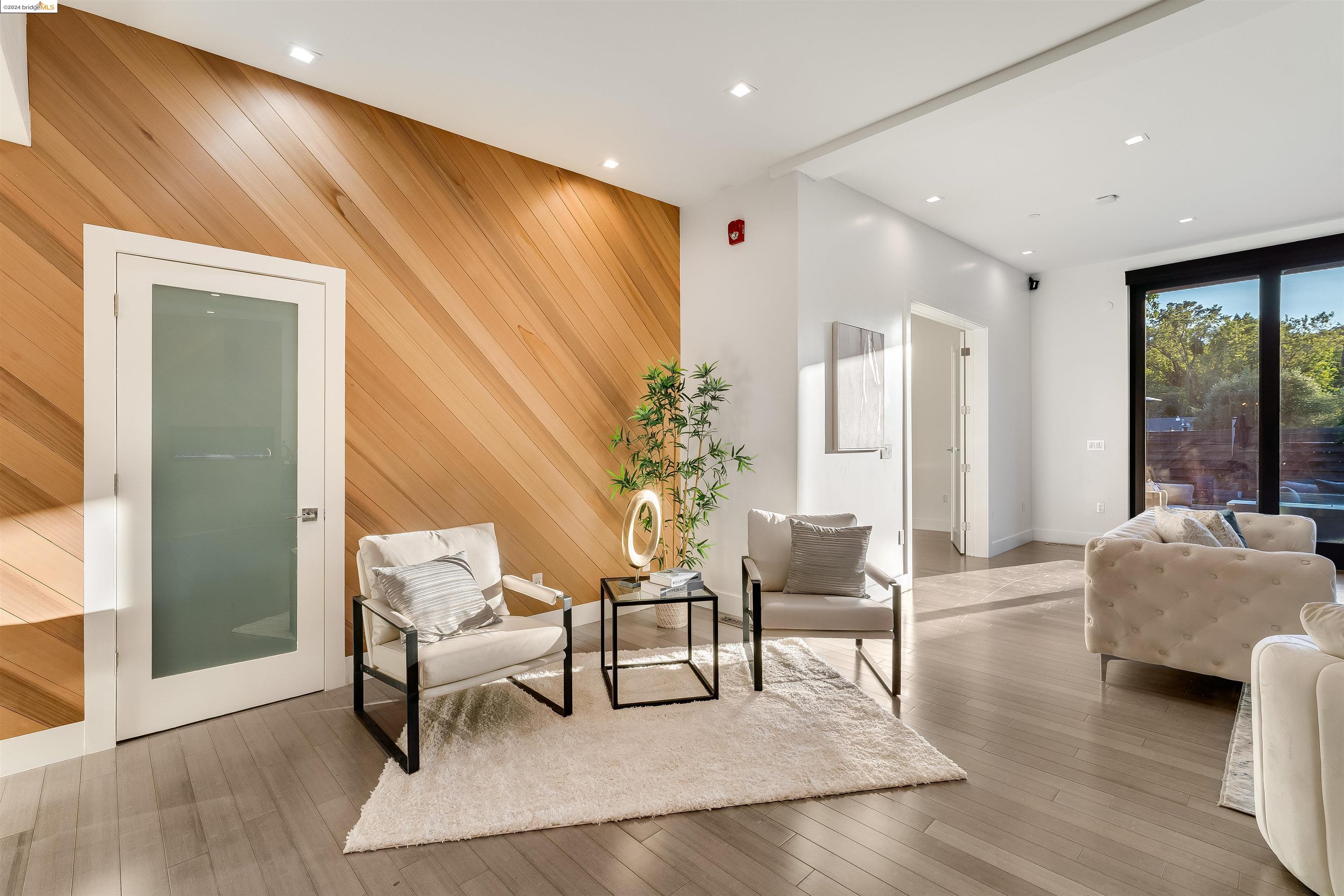 2591 Buena Vista Ave