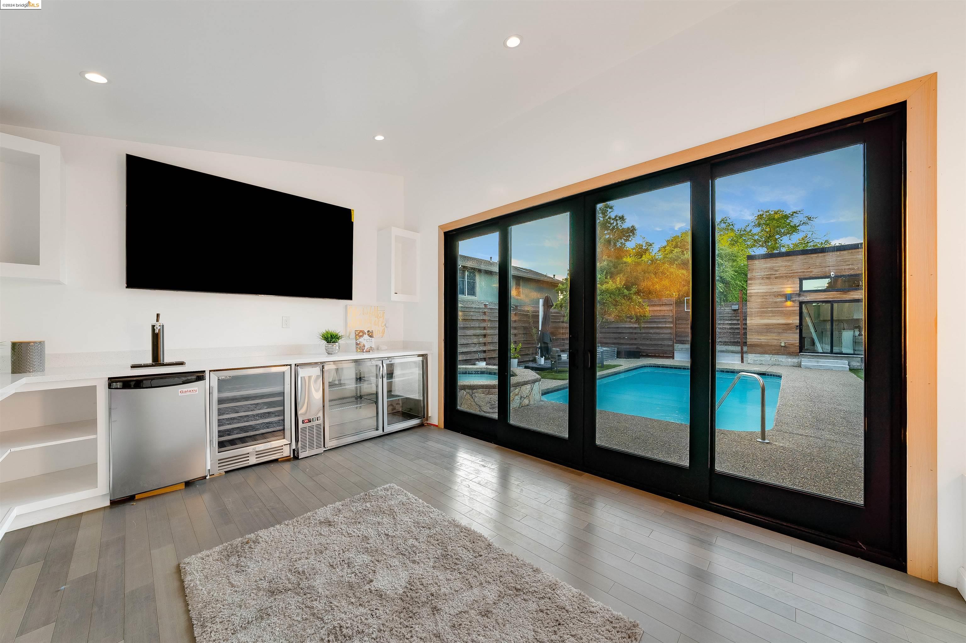 2591 Buena Vista Ave