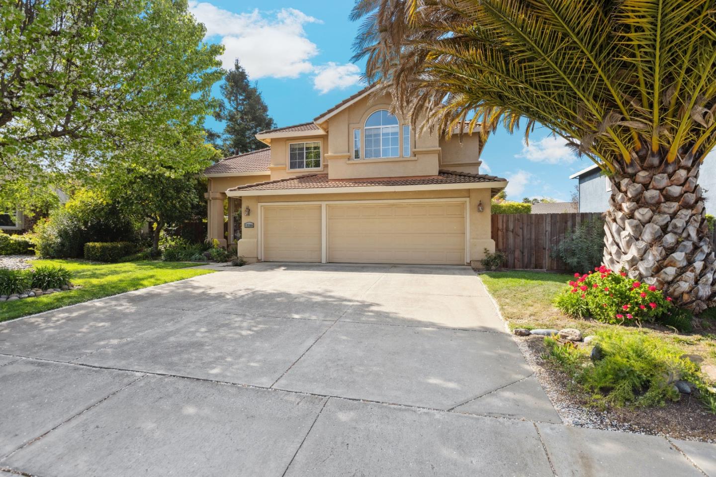 15360 La Rocca DR