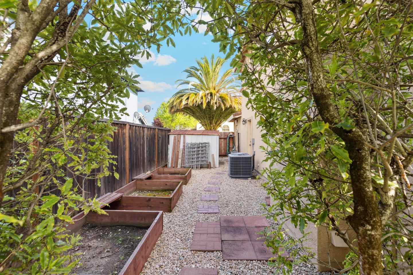 15360 La Rocca DR