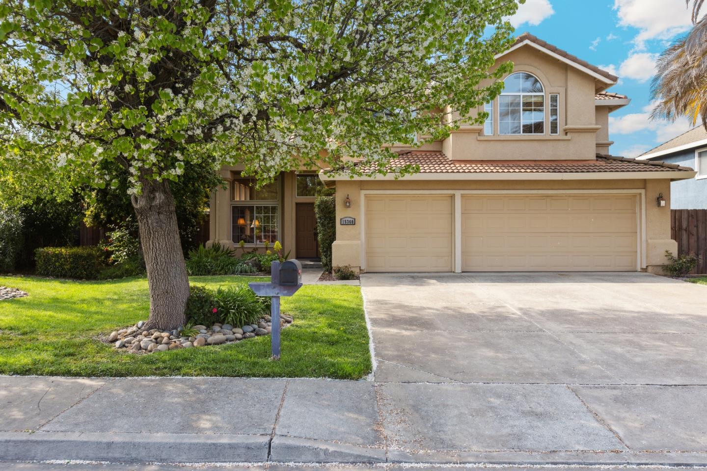 15360 La Rocca DR