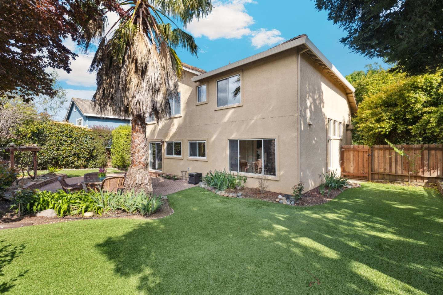 15360 La Rocca DR