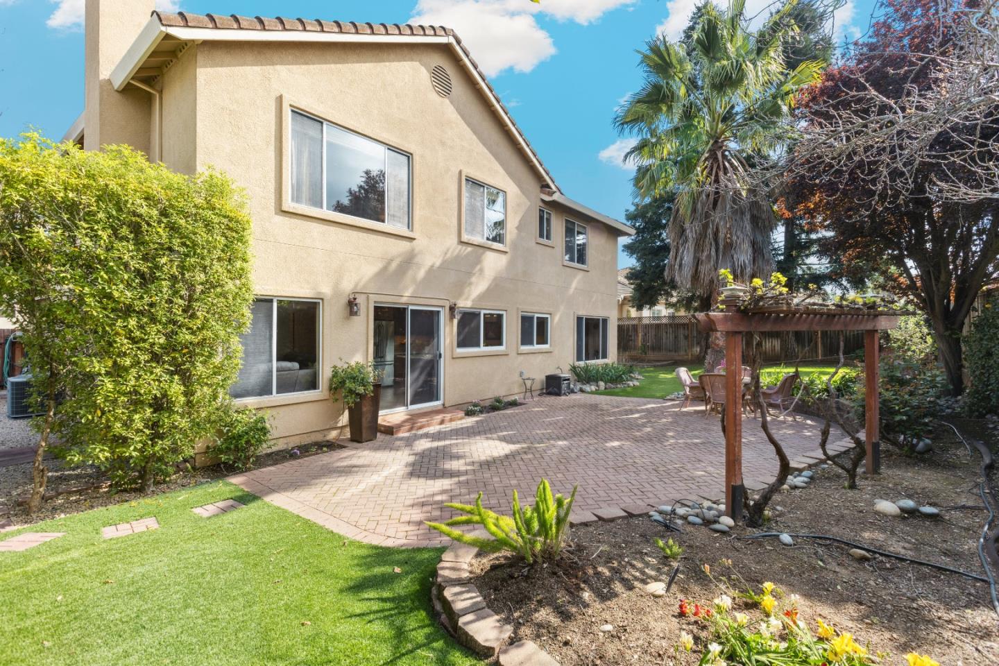 15360 La Rocca DR