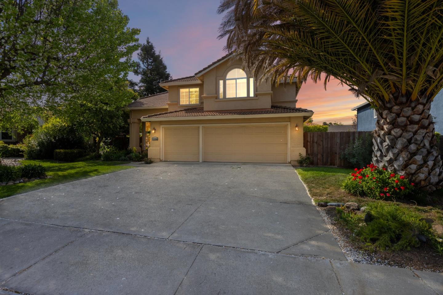 15360 La Rocca DR