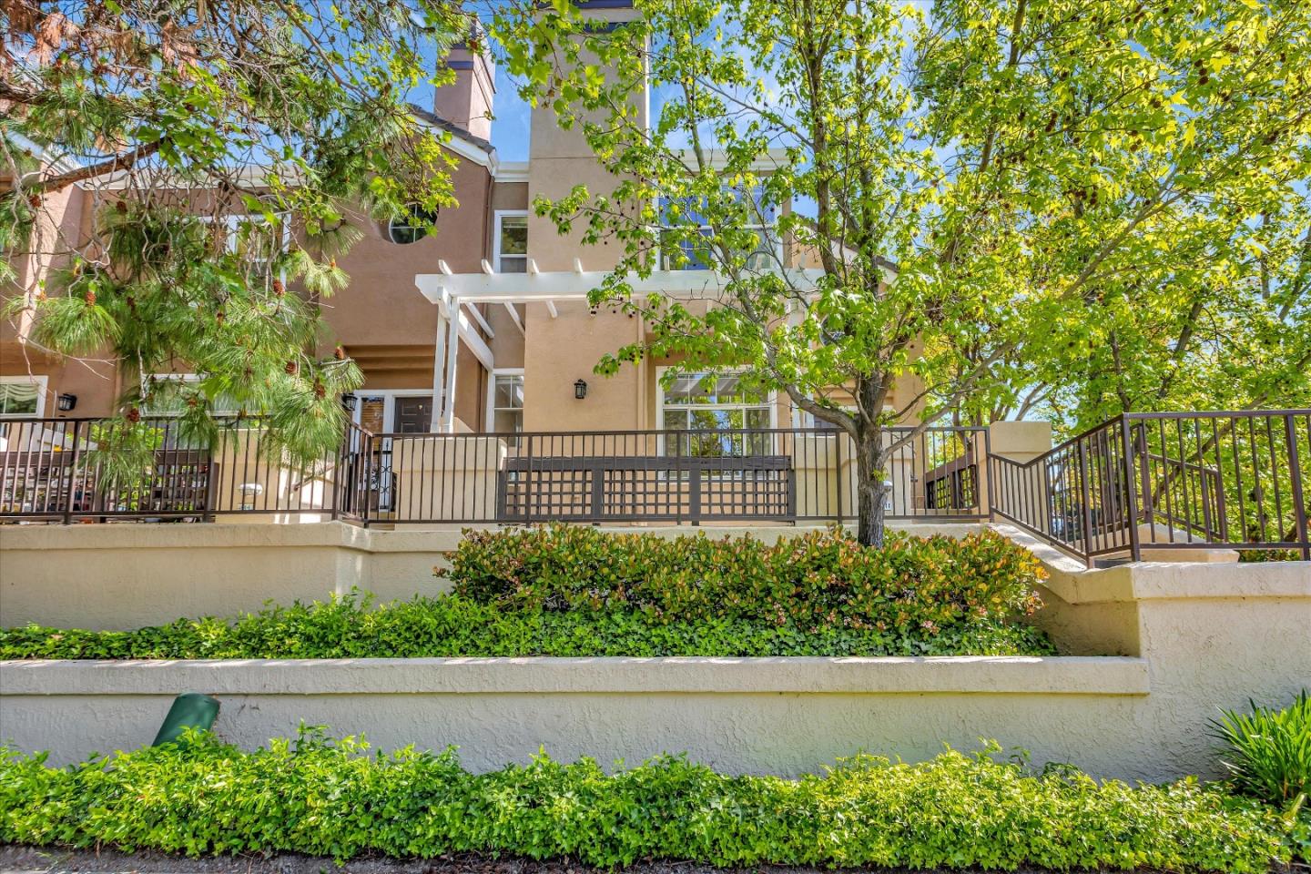 401 Camille CIR 11