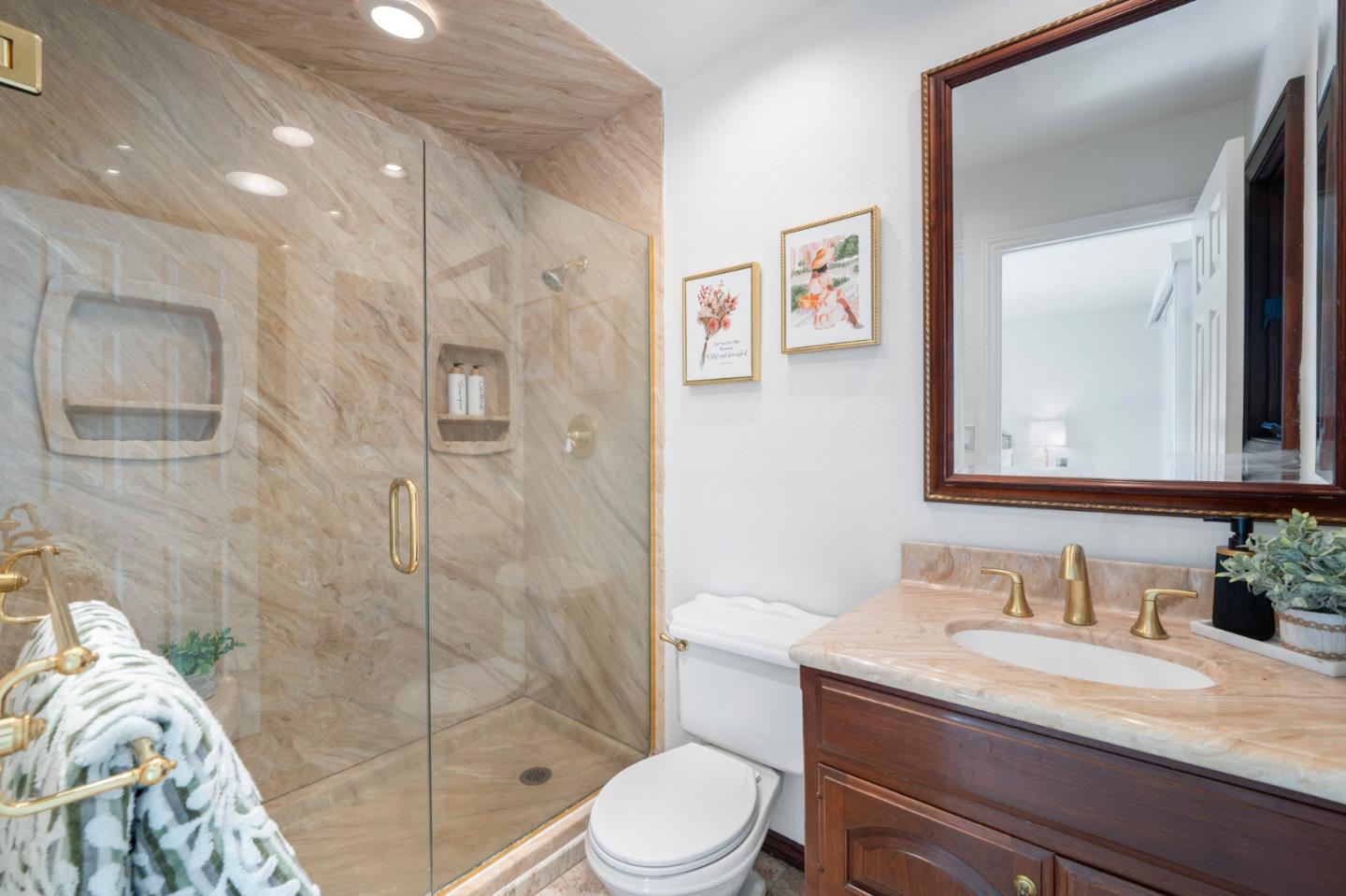 144 Farnham CT