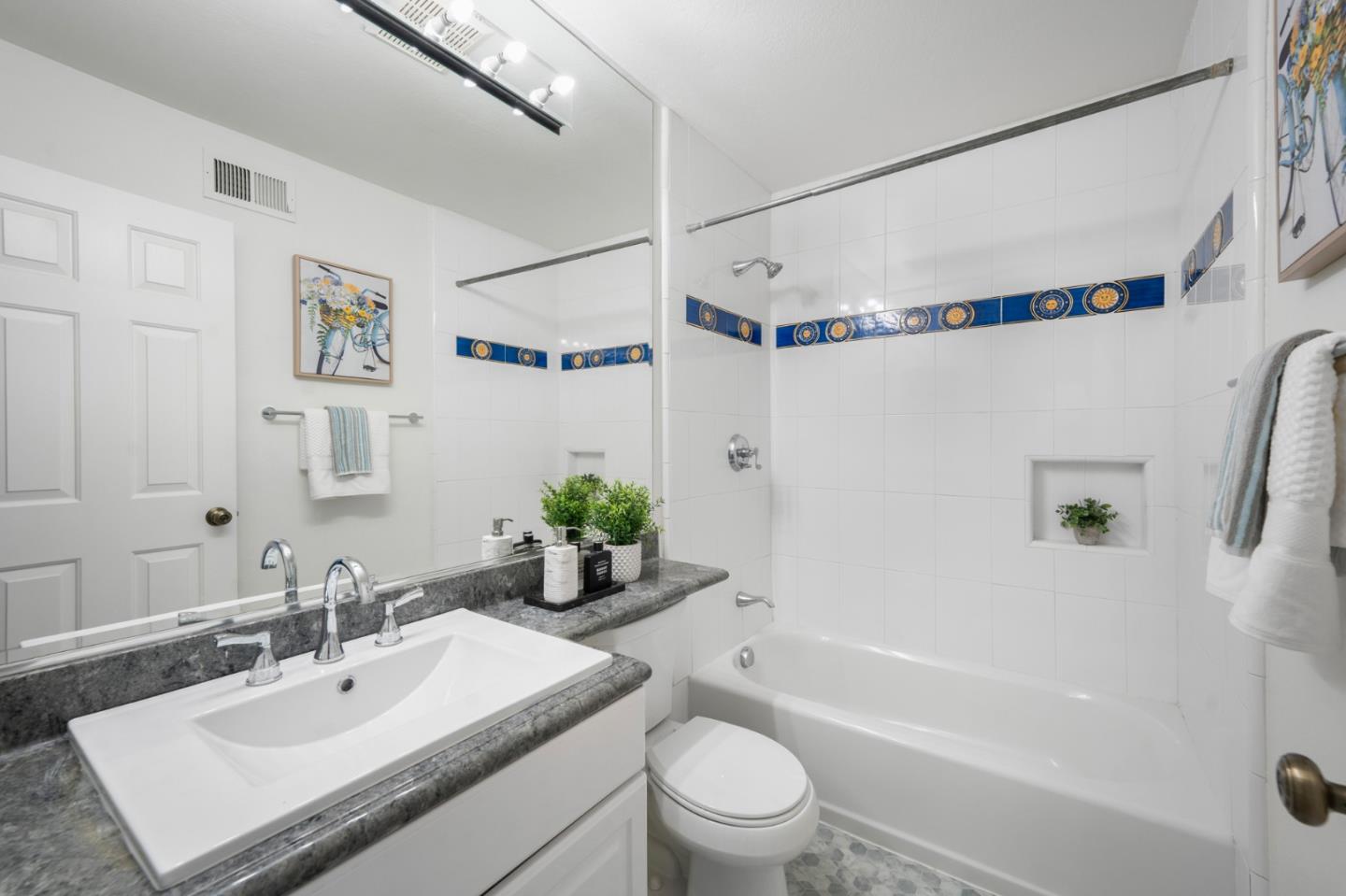144 Farnham CT