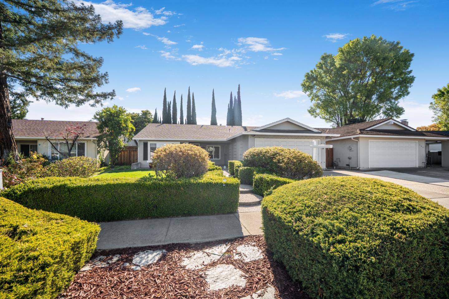 144 Farnham CT