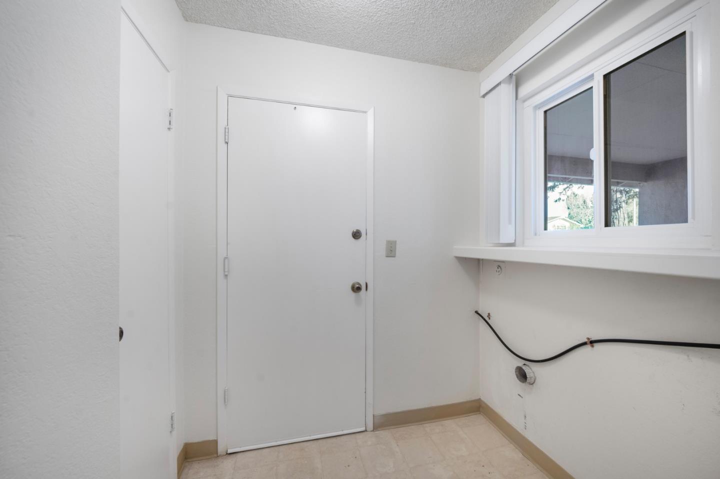 144 Farnham CT