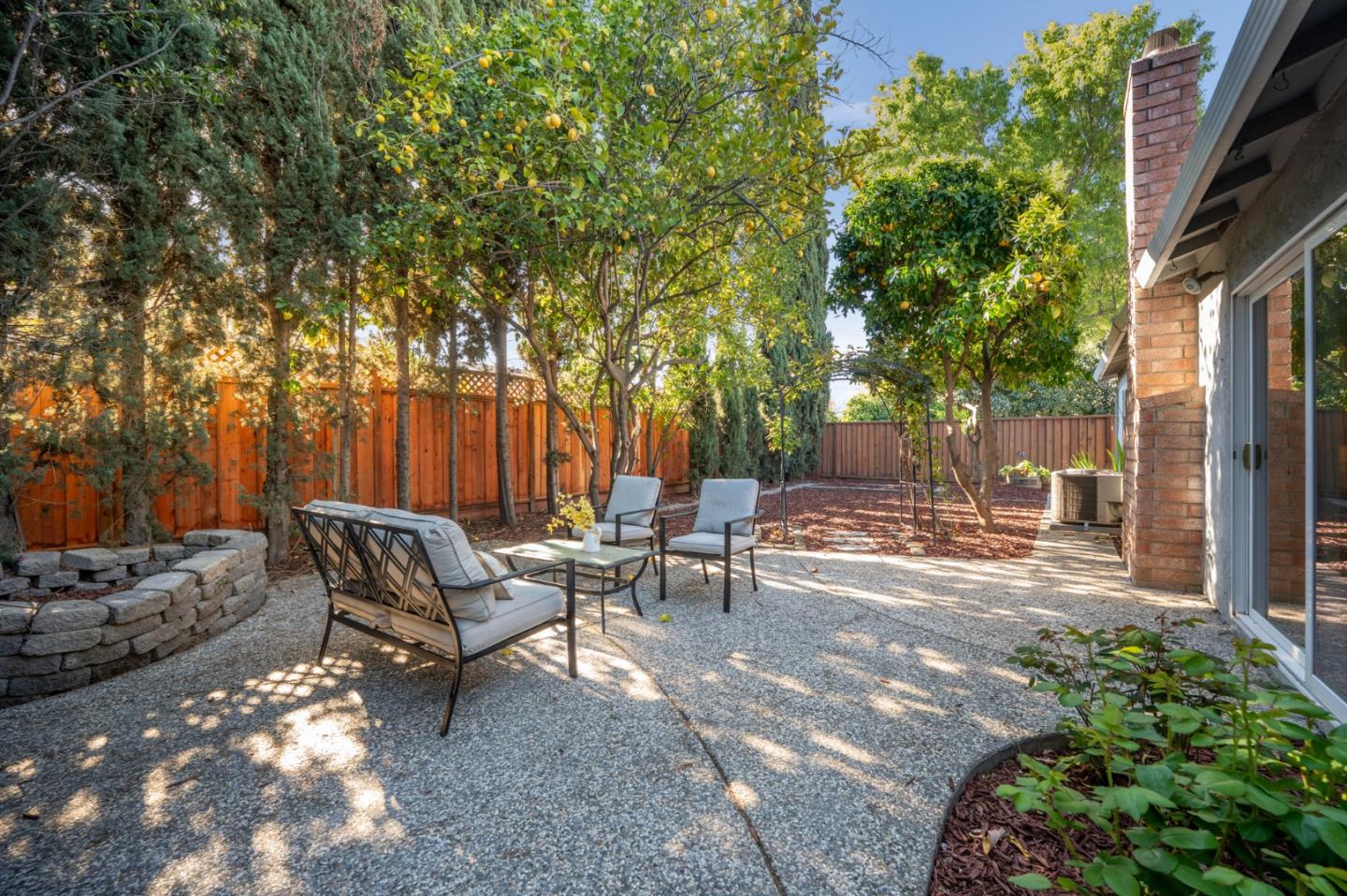 144 Farnham CT