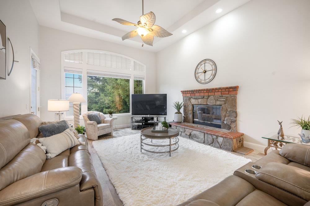 2360 Sunflower CIR