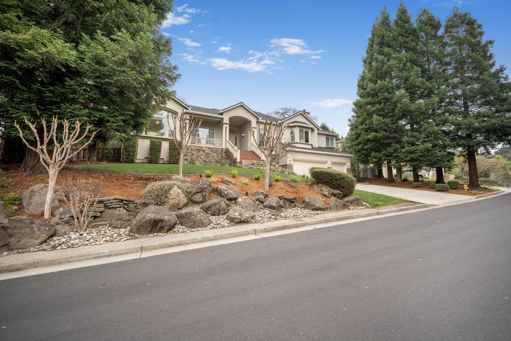 2360 Sunflower CIR
