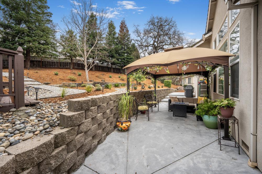 2360 Sunflower CIR