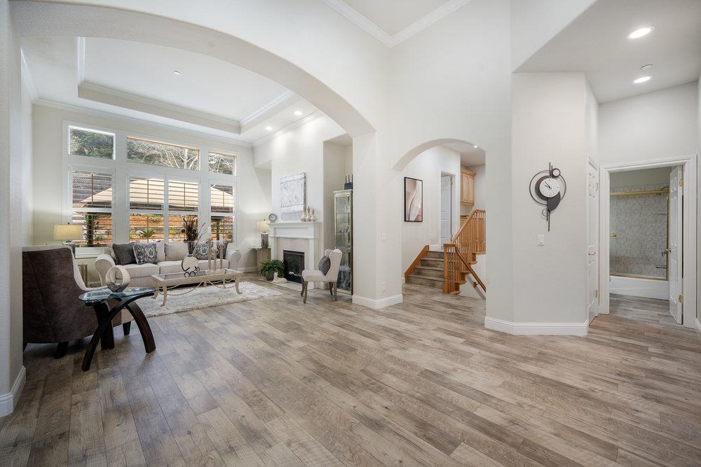 2360 Sunflower CIR