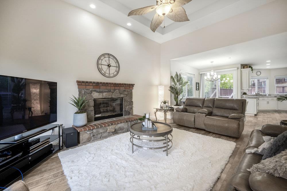 2360 Sunflower CIR