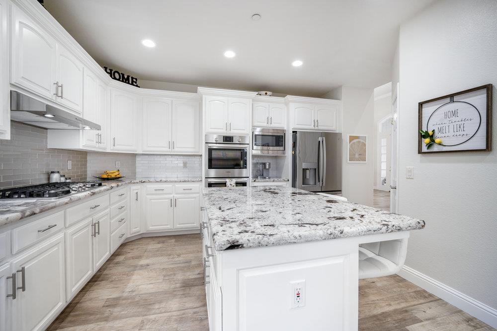 2360 Sunflower CIR