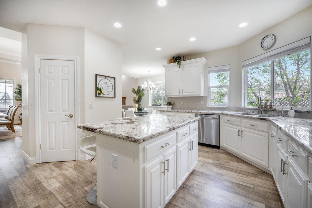 2360 Sunflower CIR
