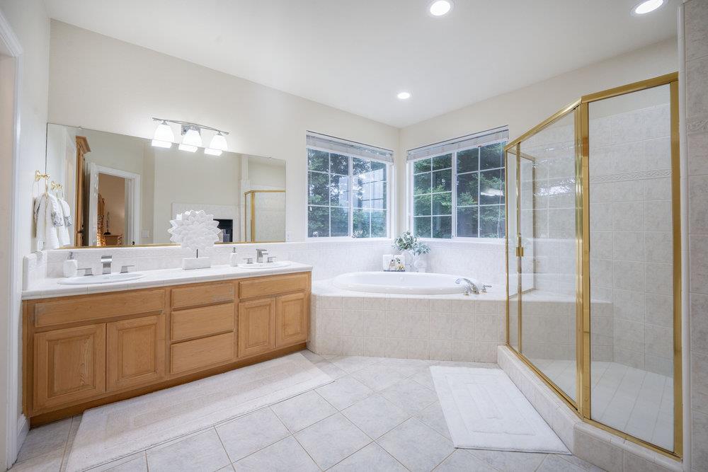 2360 Sunflower CIR