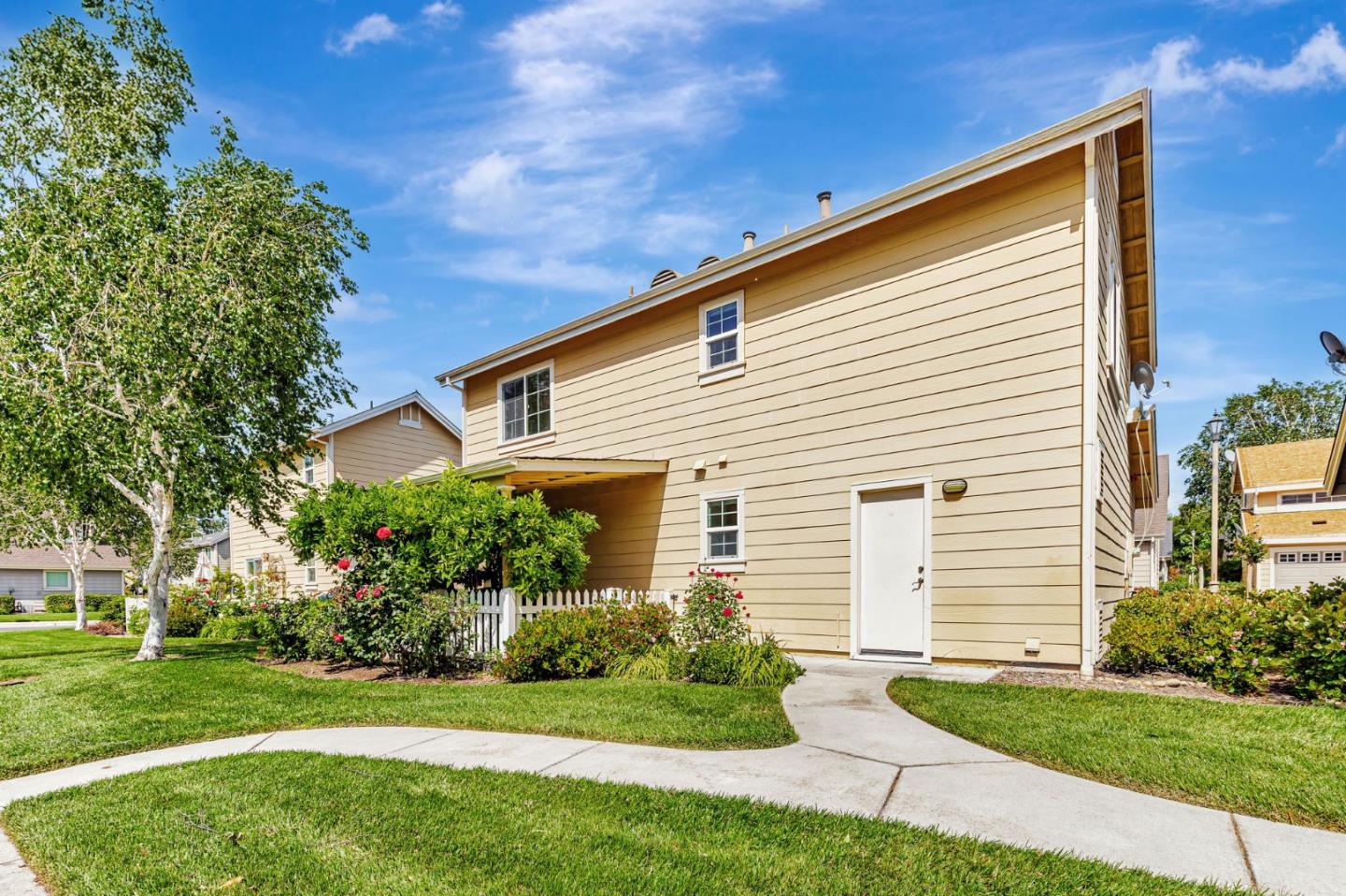 1554 Rosette WAY